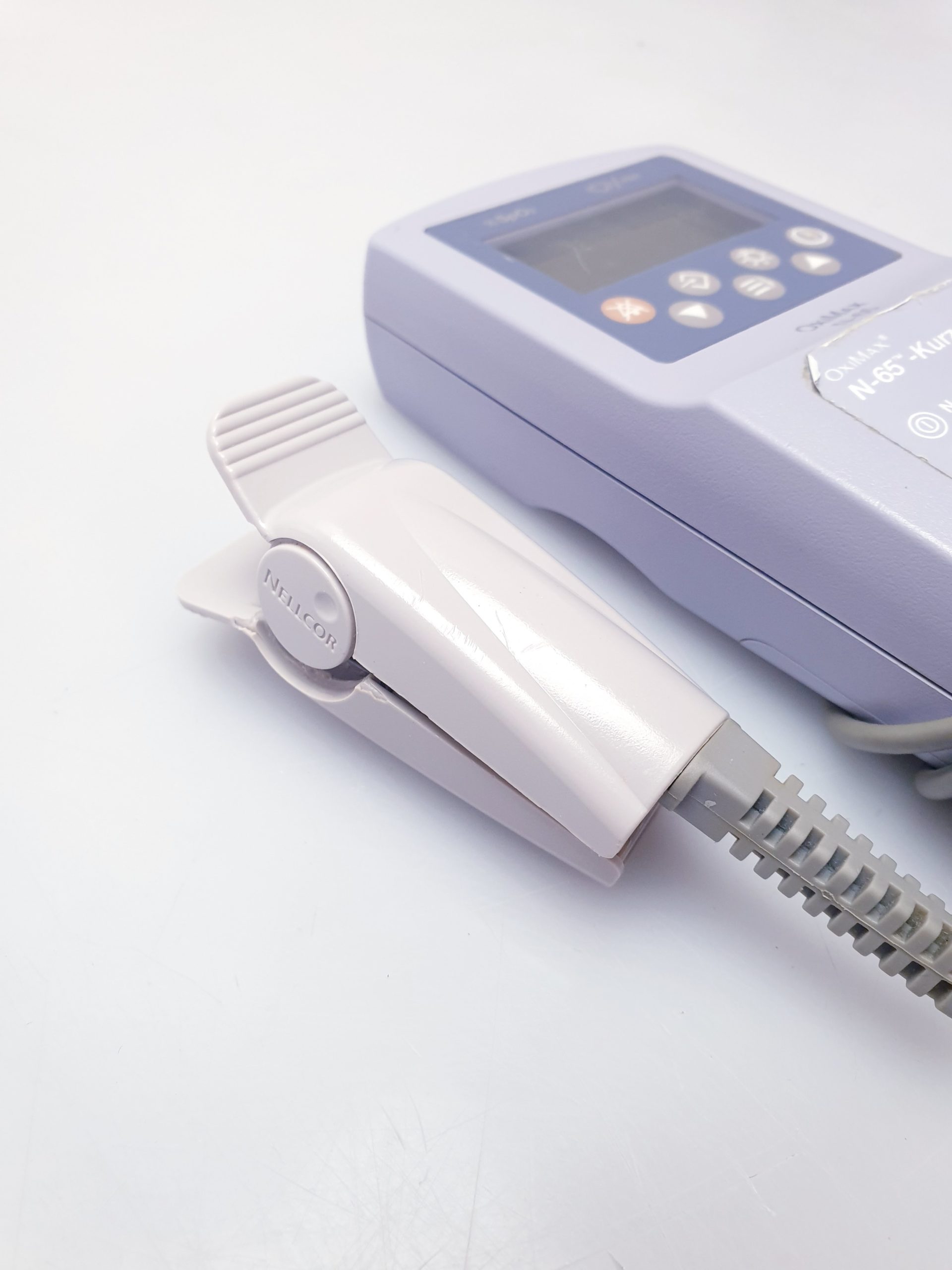 Nellcor N-65 (N65) OxiMax Pulsoximeter mit Fingersensor – Bild 3