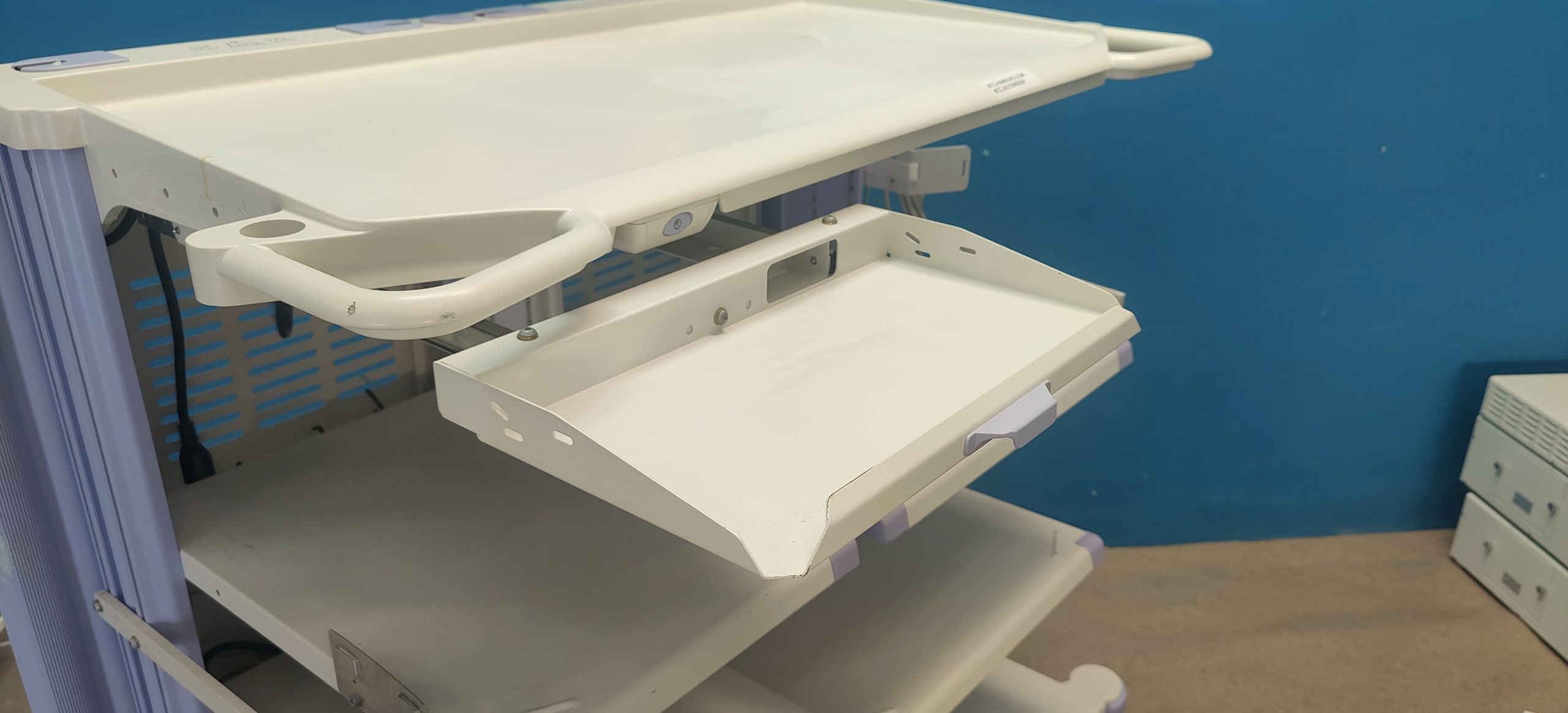 Olympus Endoskopie Gerätewagen - mit Tastaturfach - Rollbar – Bild 5