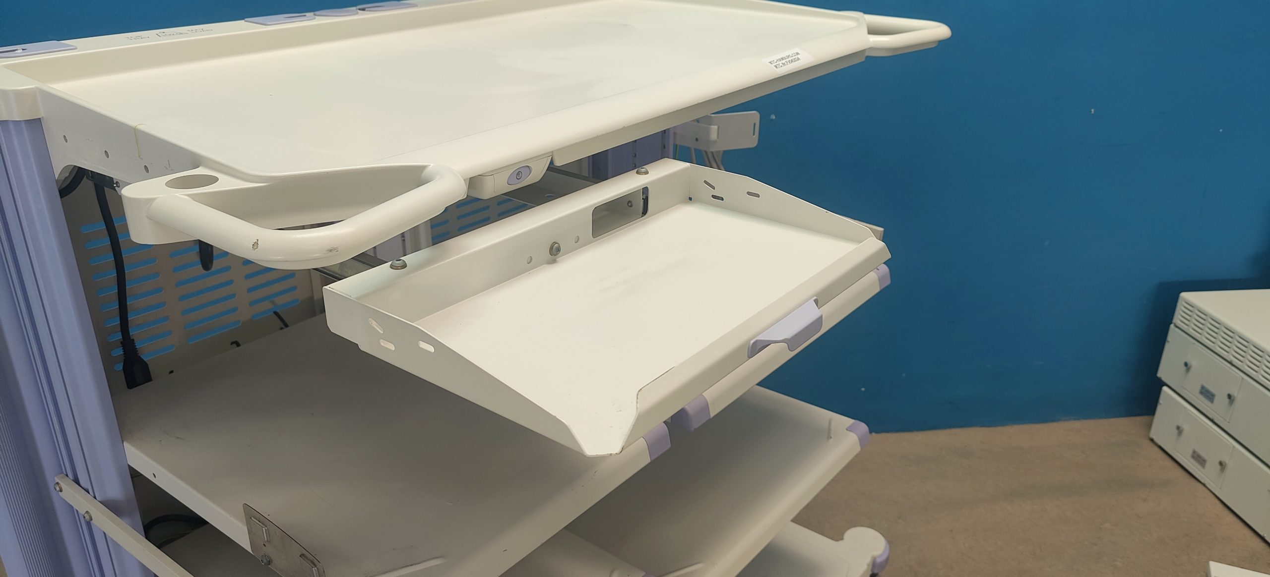 Olympus Endoskopie Gerätewagen - mit Tastaturfach - Rollbar – Bild 6