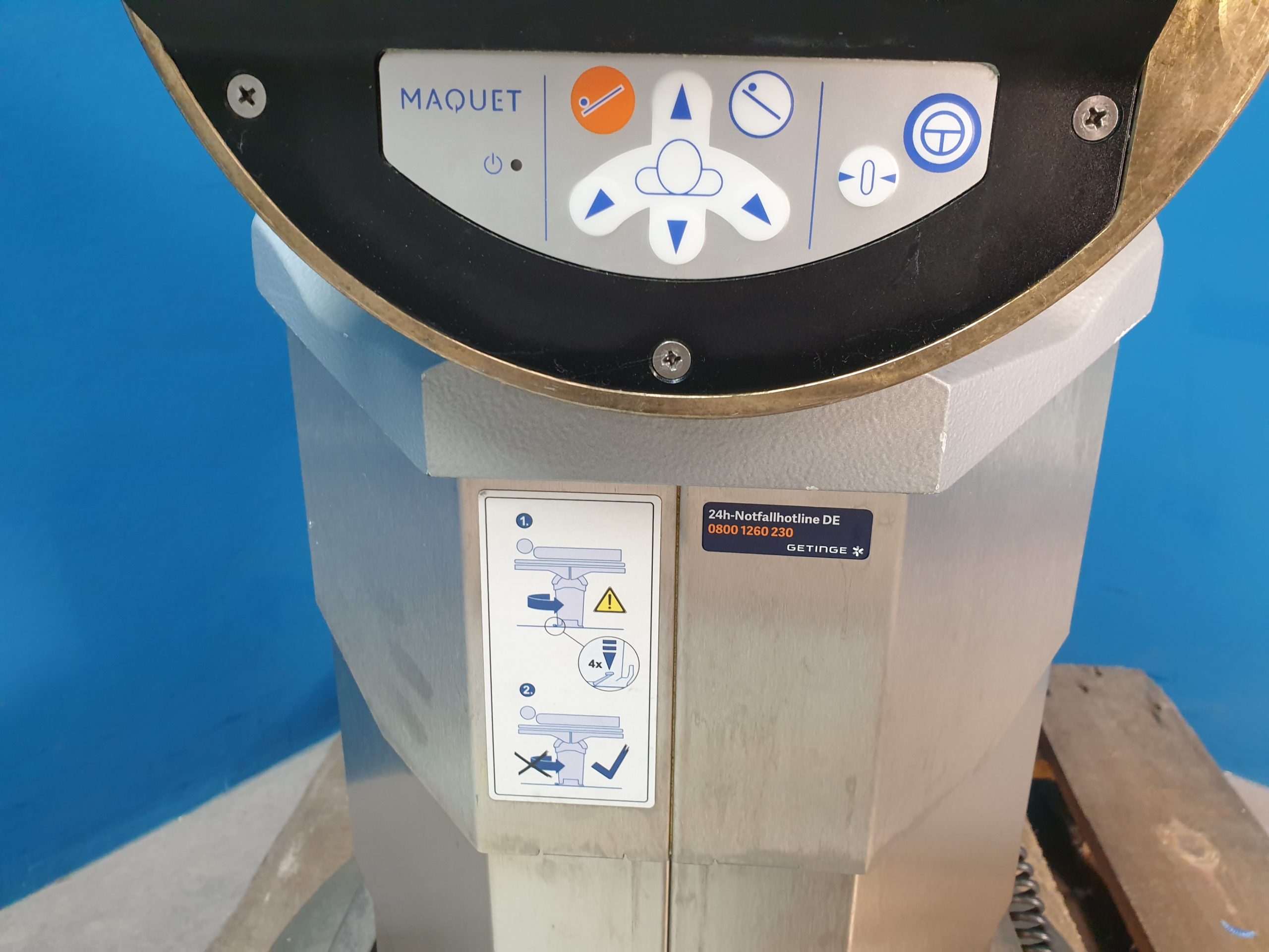 Maquet 1180.01B1 Op Tisch Säule - mit Steuerungskasten und Fernbedienung – Bild 6