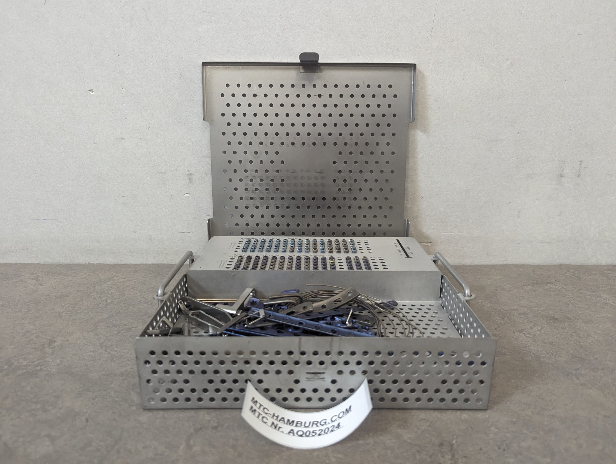 Königs Implantate Schraubenbank für Großfragment aus Stahl Art Nr 19.157.00S8 – Bild 3