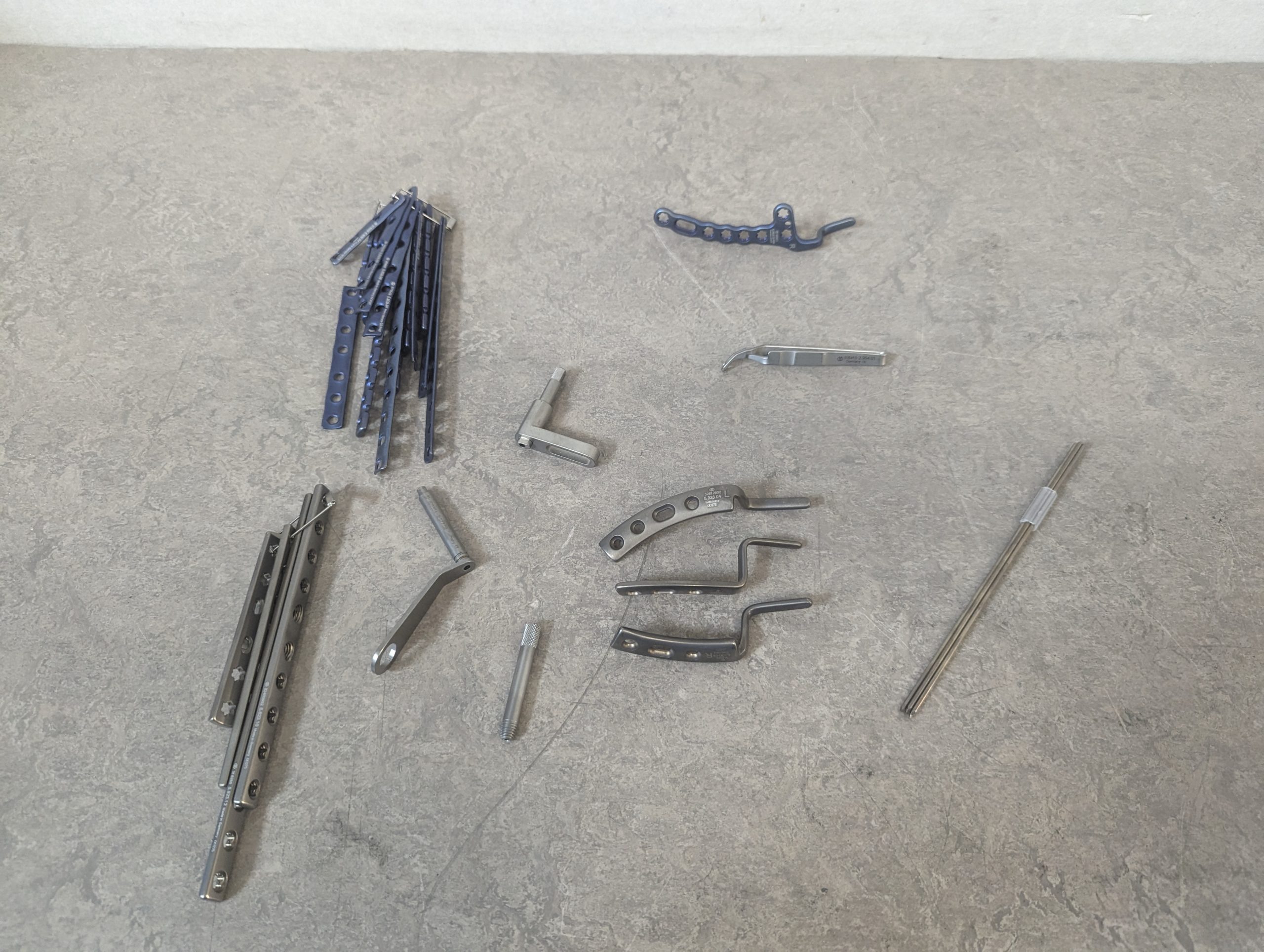 Königs Implantate Schraubenbank für Großfragment aus Stahl Art Nr 19.157.00S8 – Bild 7