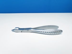 Medicon 14.46.15 15 cm – 6˝. Drahtspannzangen, Flachzangen. Wire Twisting Forceps, Flat Nose