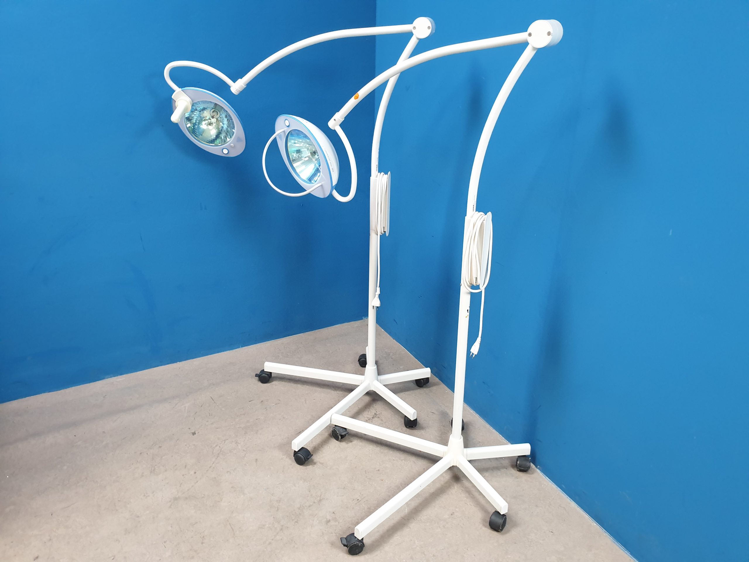 Maquet Blue 30 Behandlungslampe Fahrbar mobil Untersuchungslampe