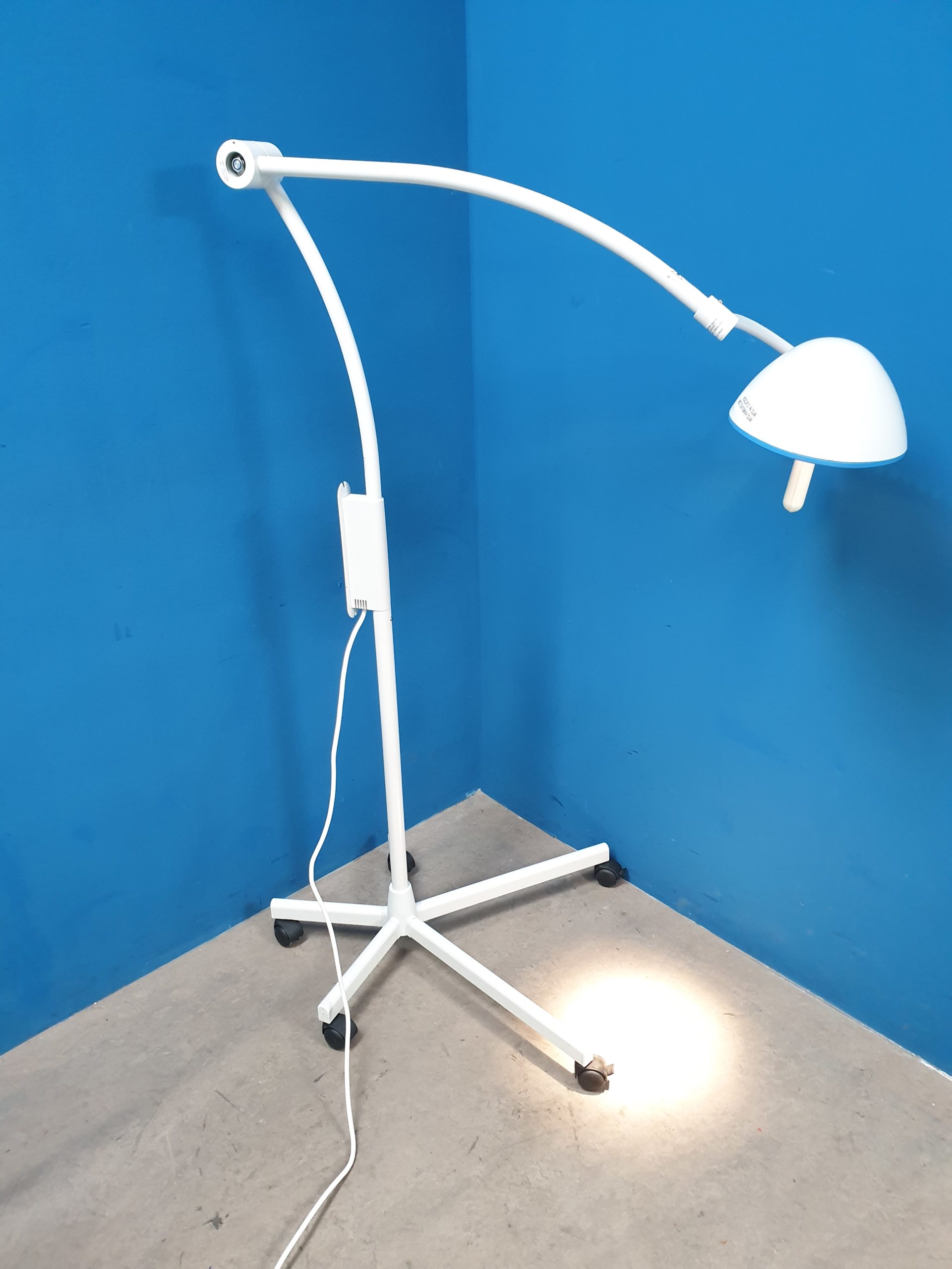 Maquet Blue 30 Behandlungslampe Fahrbar mobil Untersuchungslampe – Bild 7