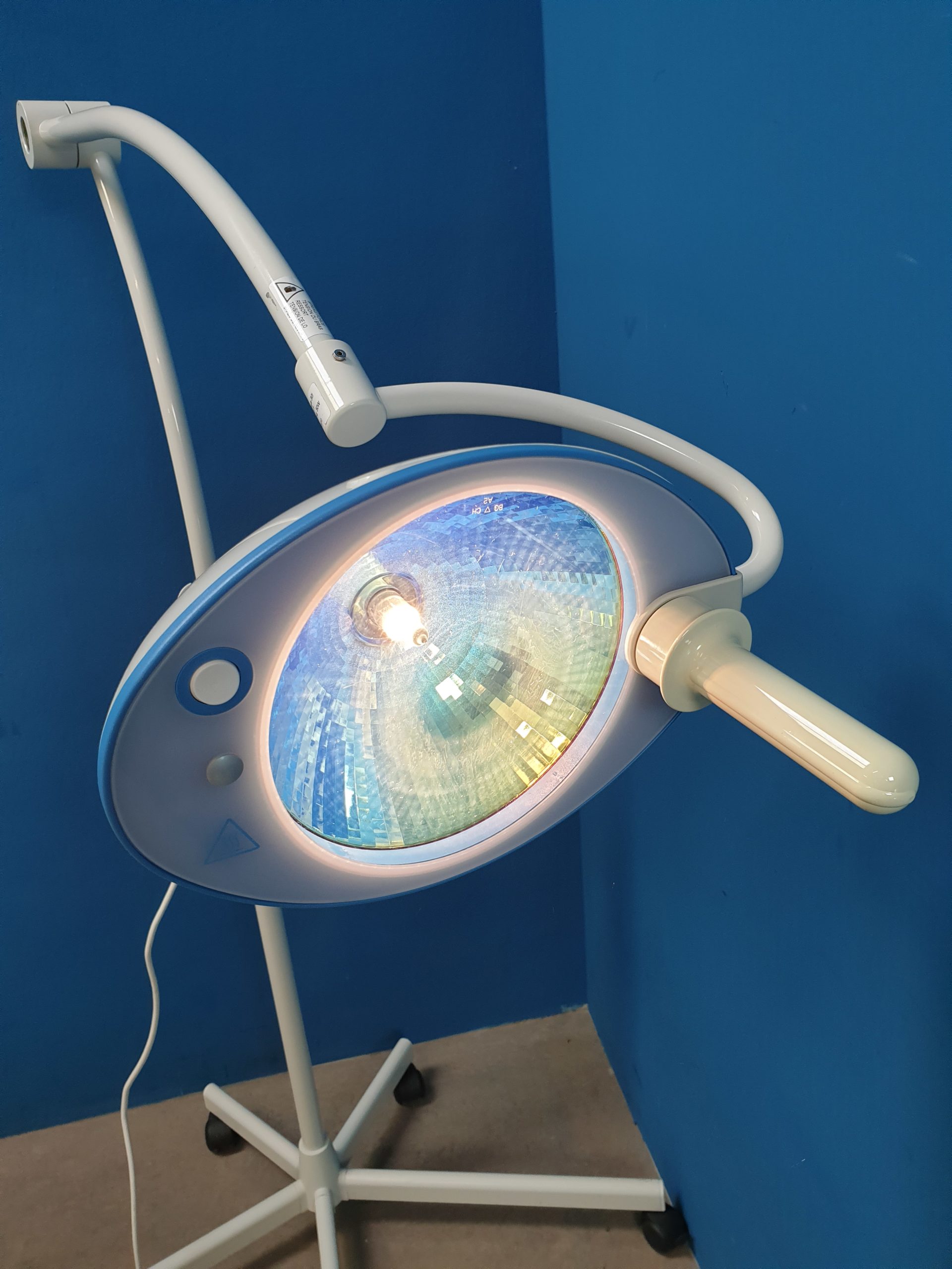 Maquet Blue 30 Behandlungslampe Fahrbar mobil Untersuchungslampe – Bild 8