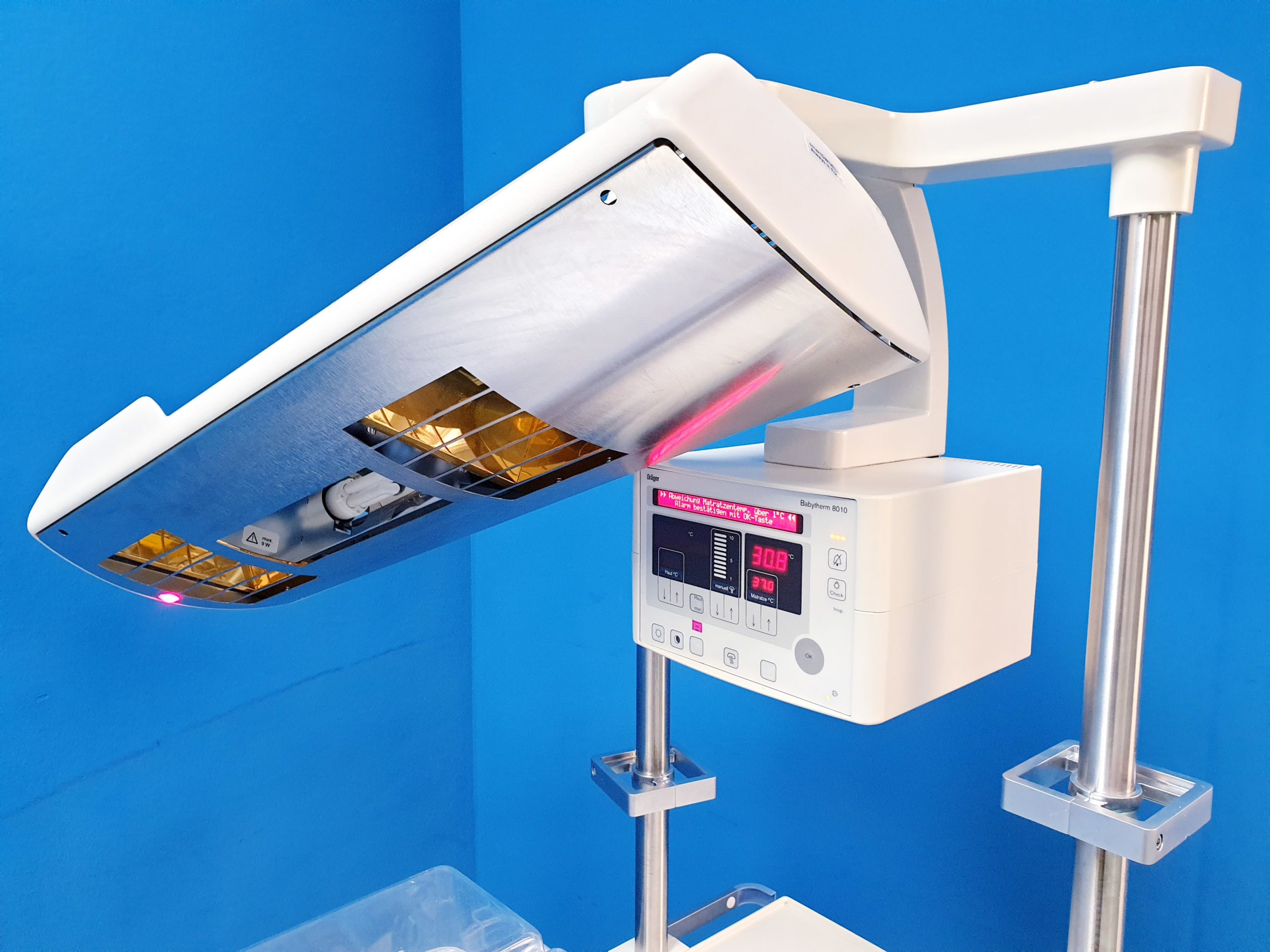 Dräger Babytherm 8000, fahrbare Reanimationseinheit für Neugeborene mit Wärmestrahler – Bild 12