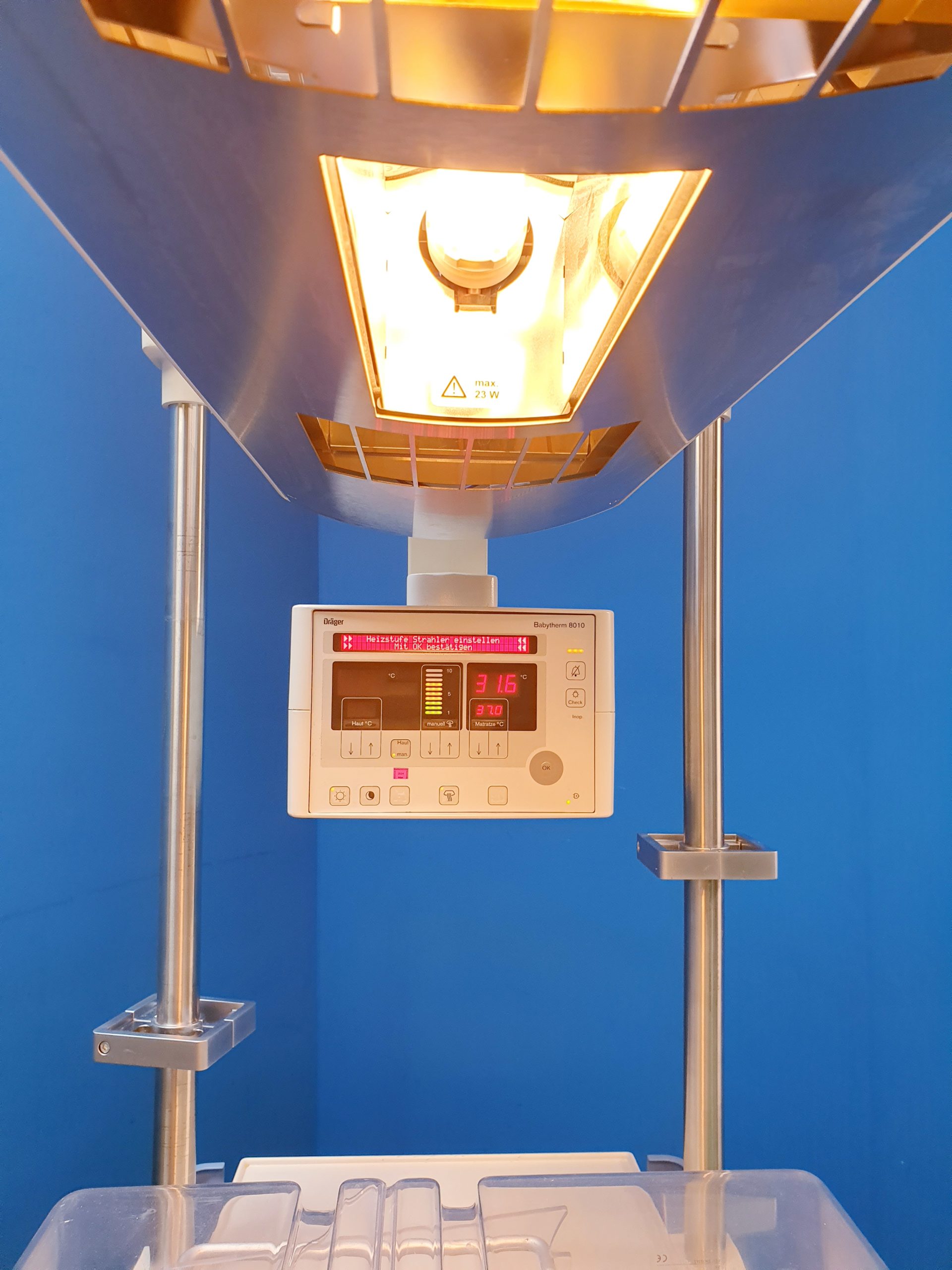 Dräger Babytherm 8000, fahrbare Reanimationseinheit für Neugeborene mit Wärmestrahler – Bild 14