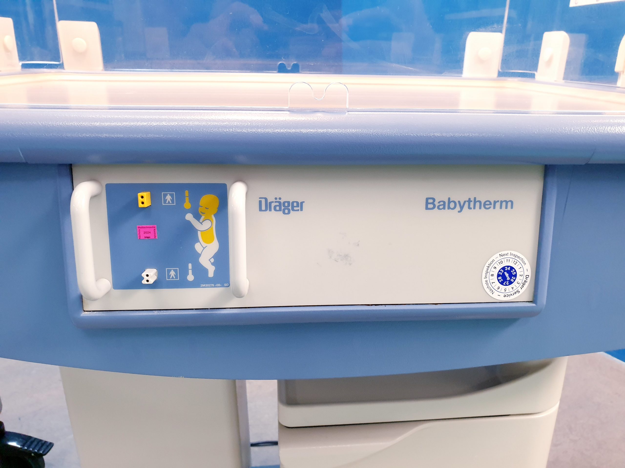 Dräger Babytherm 8000, fahrbare Reanimationseinheit für Neugeborene mit Wärmestrahler – Bild 16