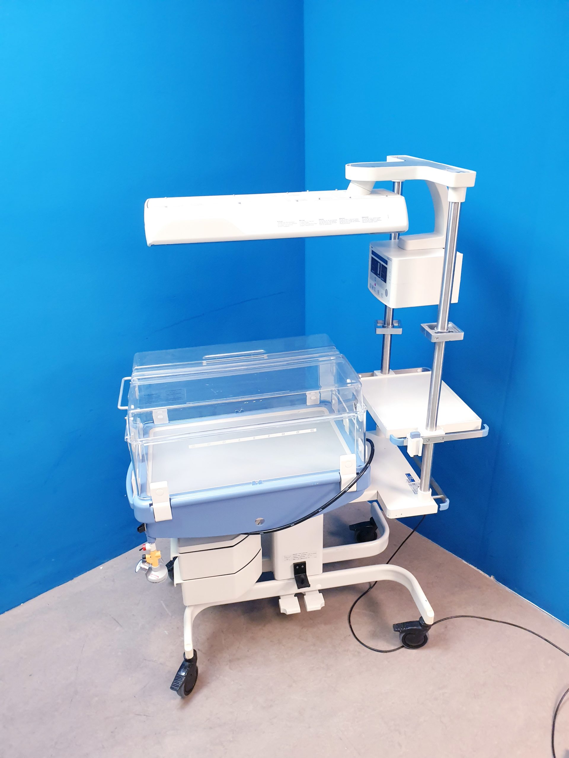 Dräger Babytherm 8000, fahrbare Reanimationseinheit für Neugeborene mit Wärmestrahler – Bild 18