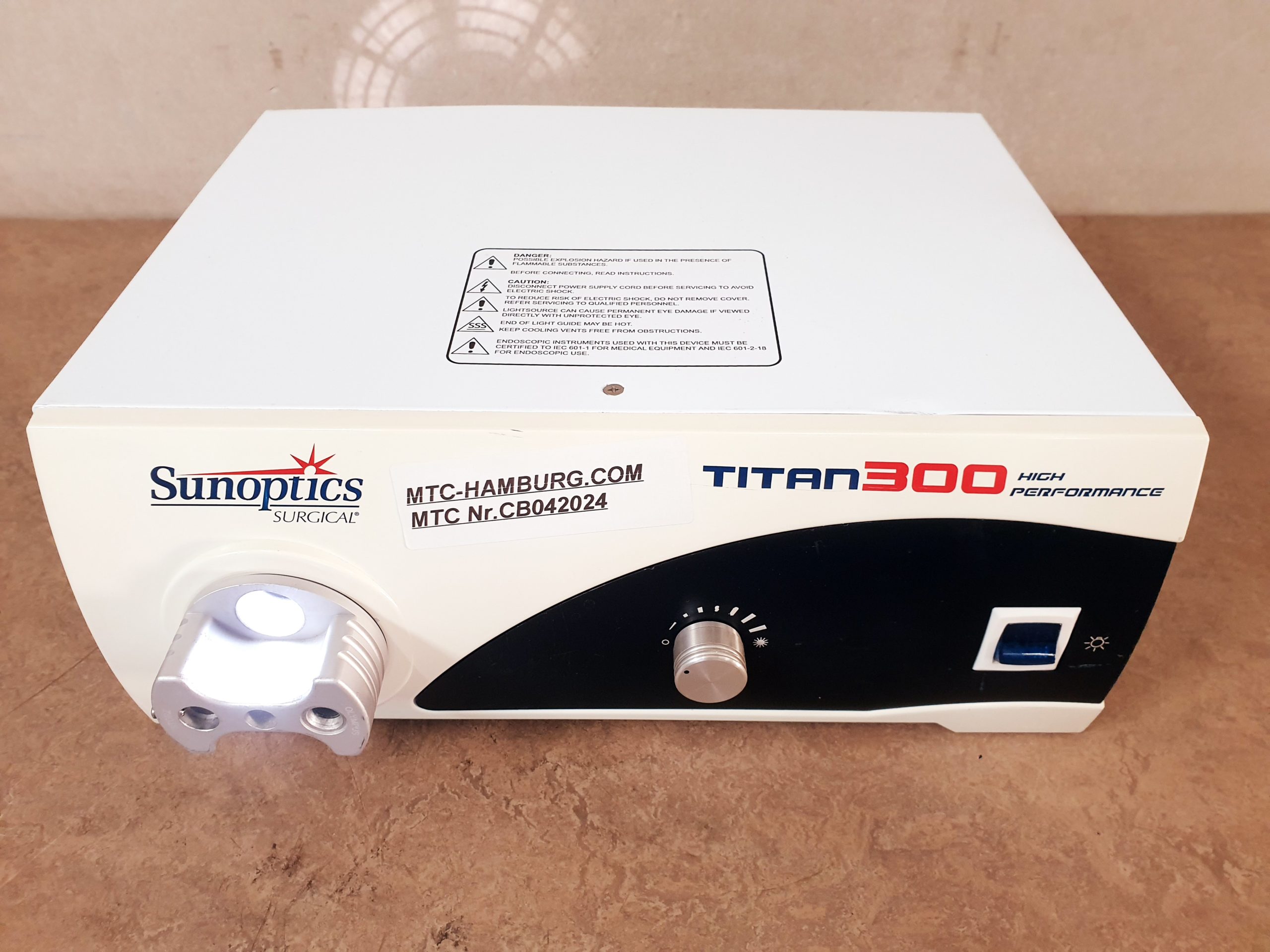 Sunoptics TITAN 300 (S300T) LIGHT SOURCE – Bild 3