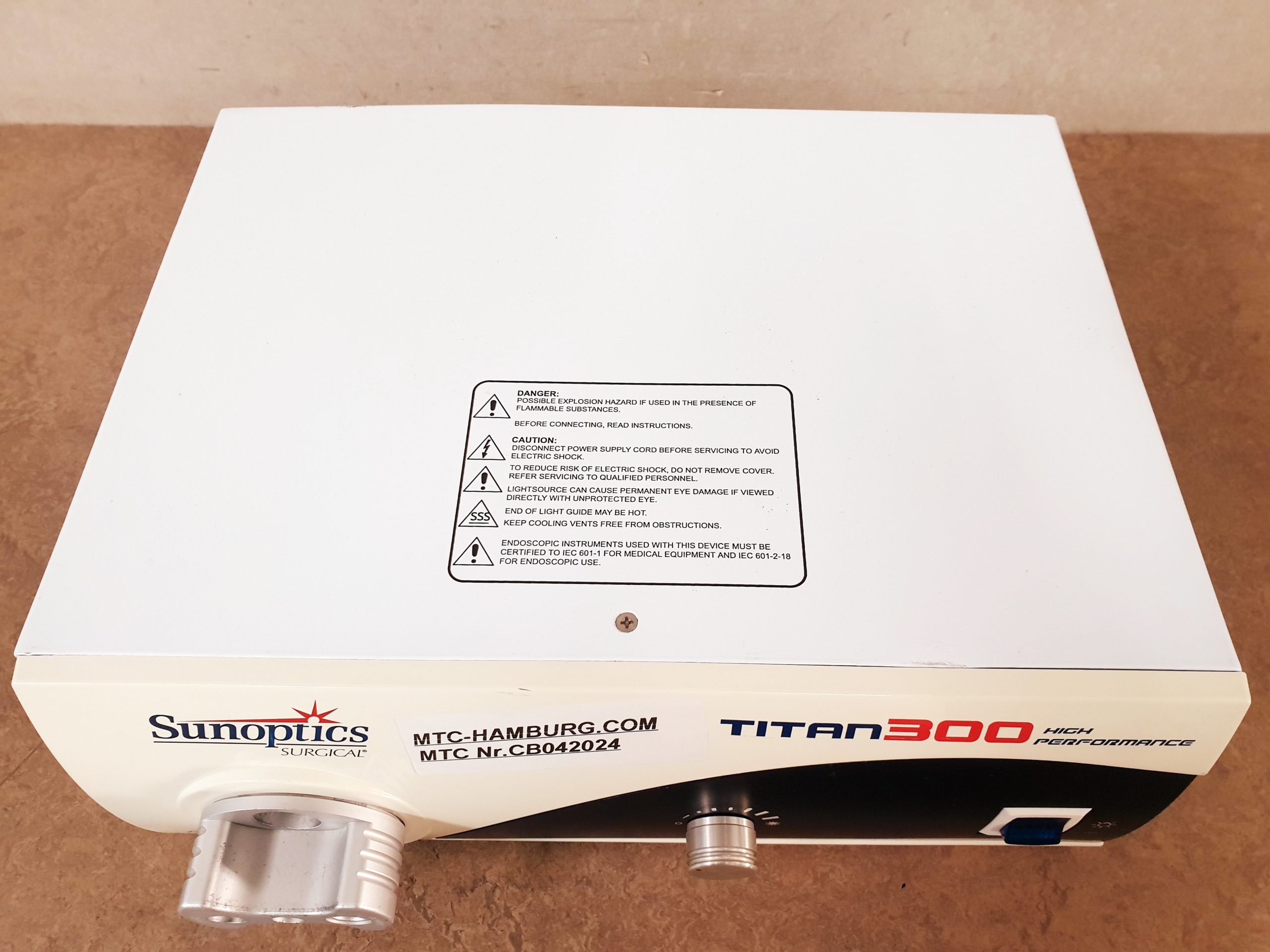 Sunoptics TITAN 300 (S300T) LIGHT SOURCE – Bild 4