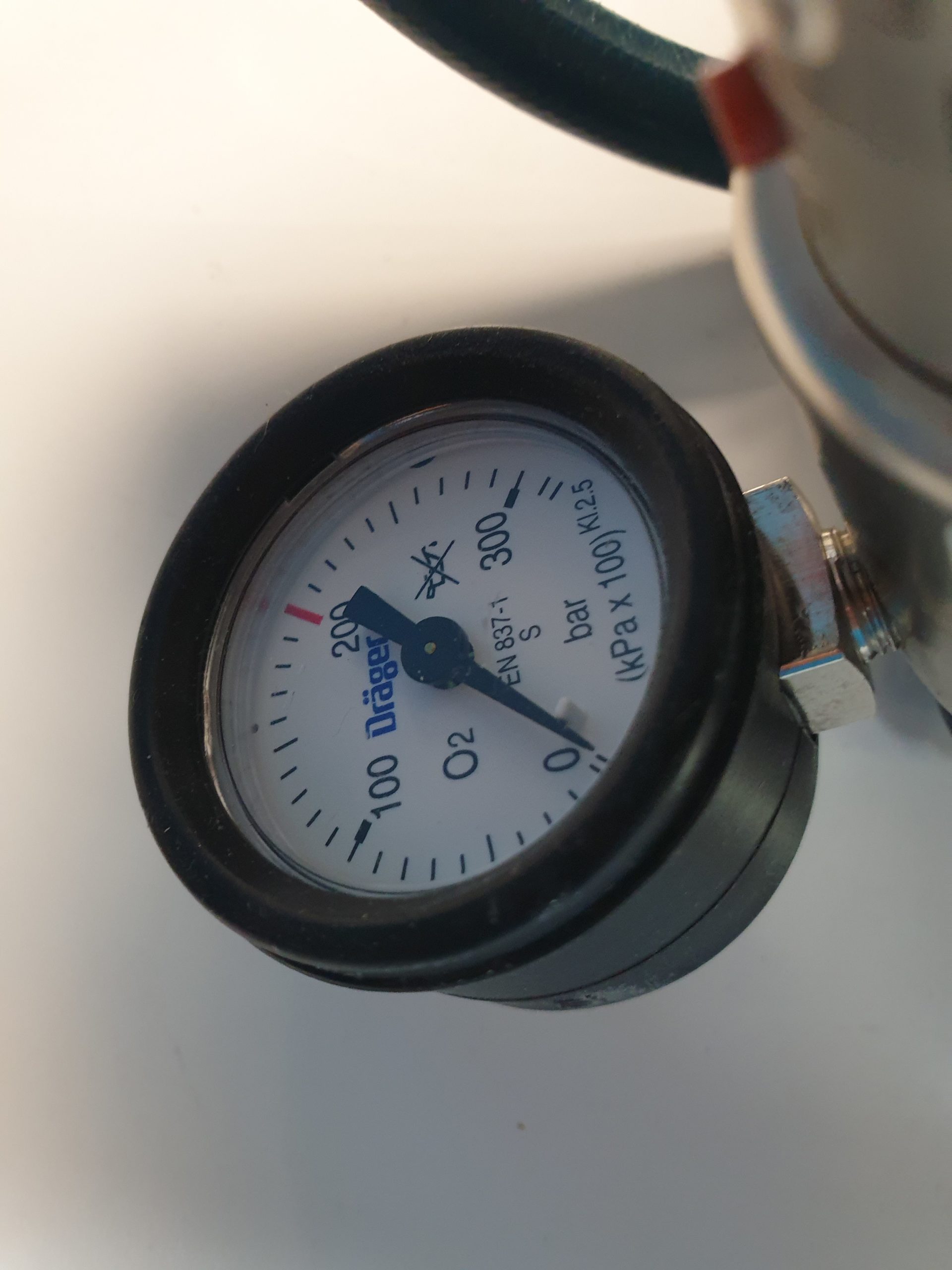 Dräger Draeger Oxylog 2000 mit Traggestellt ,Beatmungsgerät – Bild 10