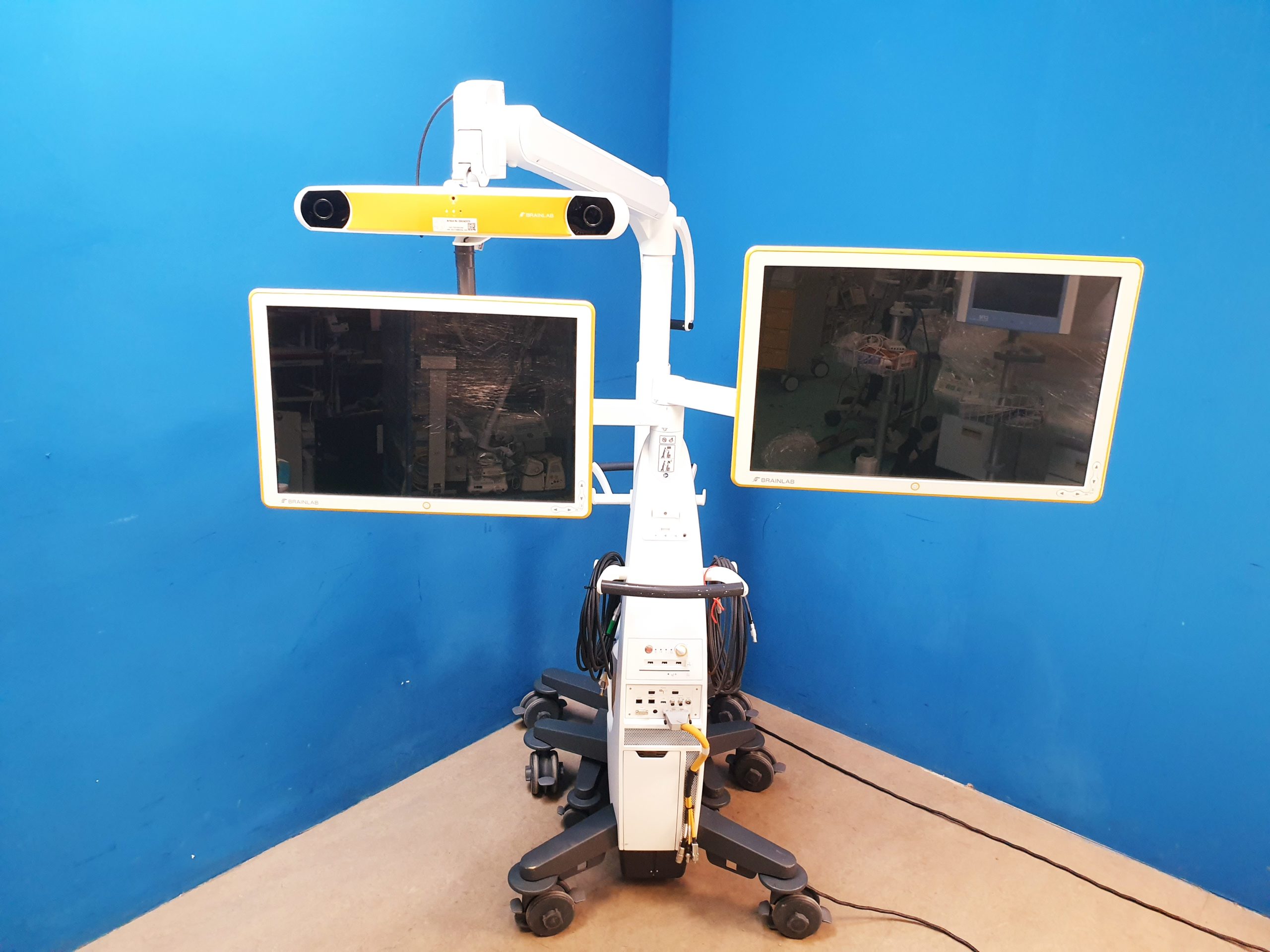 BRAINLAB Curve Chirurgisches Navigationssystem – Bild 4