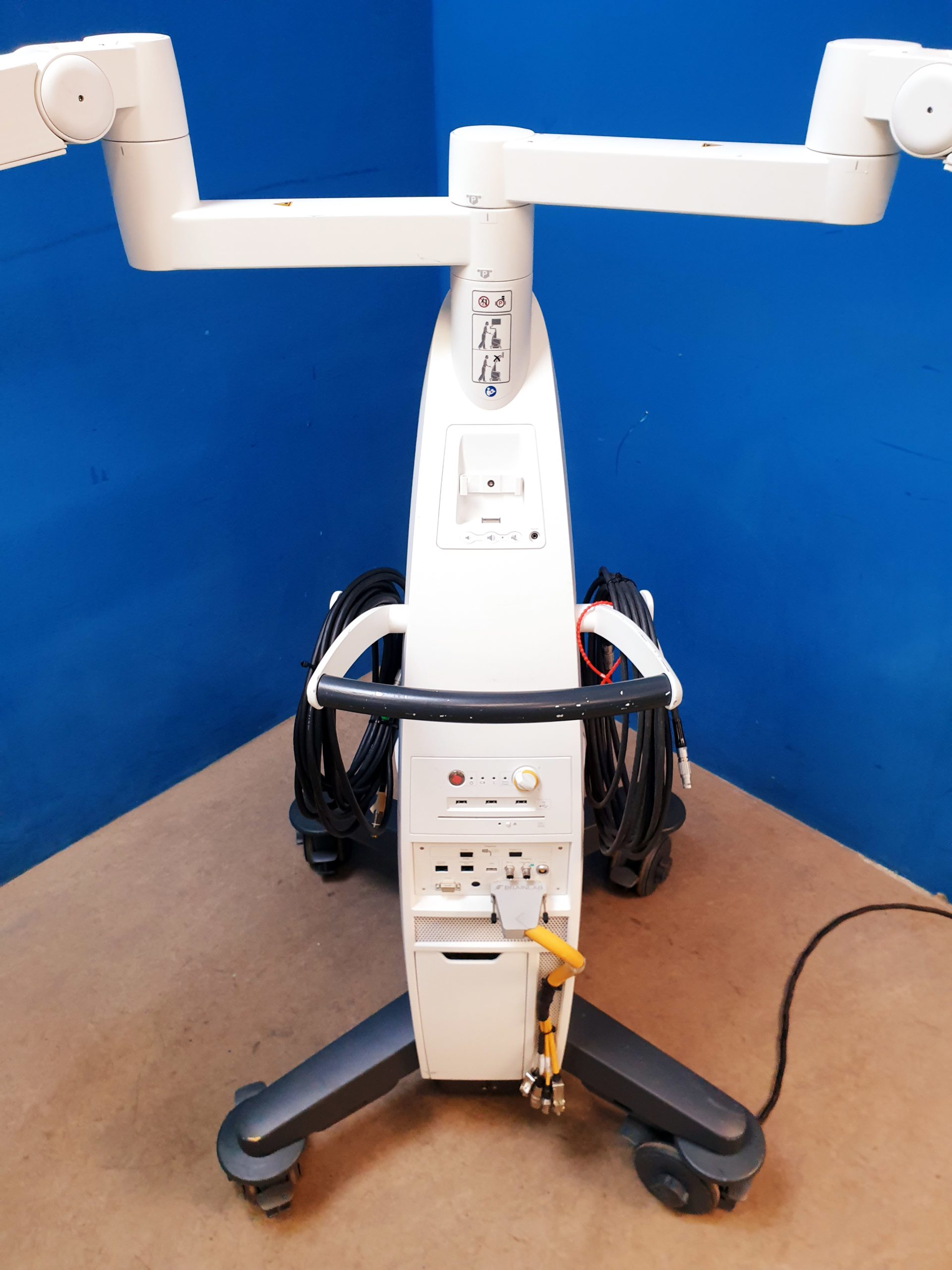 BRAINLAB Curve Chirurgisches Navigationssystem – Bild 12