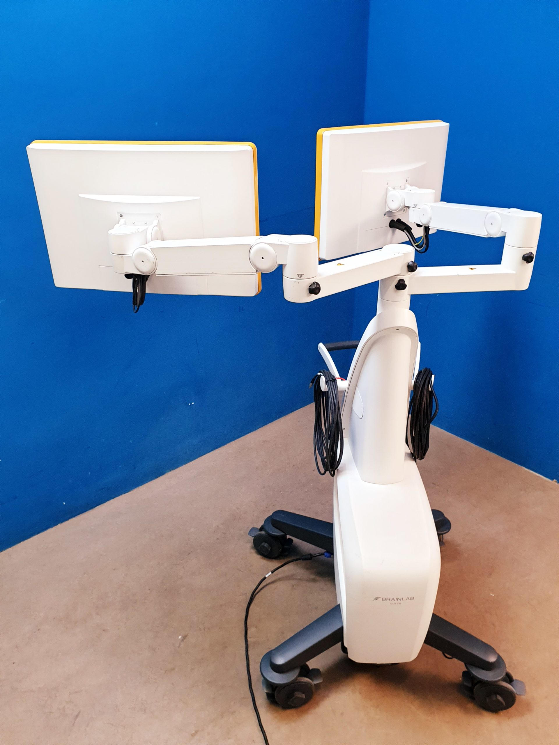 BRAINLAB Curve Chirurgisches Navigationssystem – Bild 16