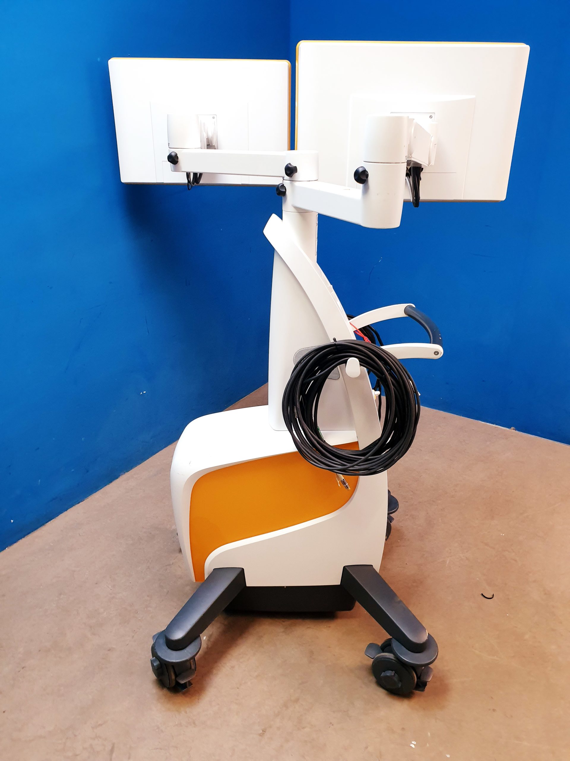 BRAINLAB Curve Chirurgisches Navigationssystem – Bild 17