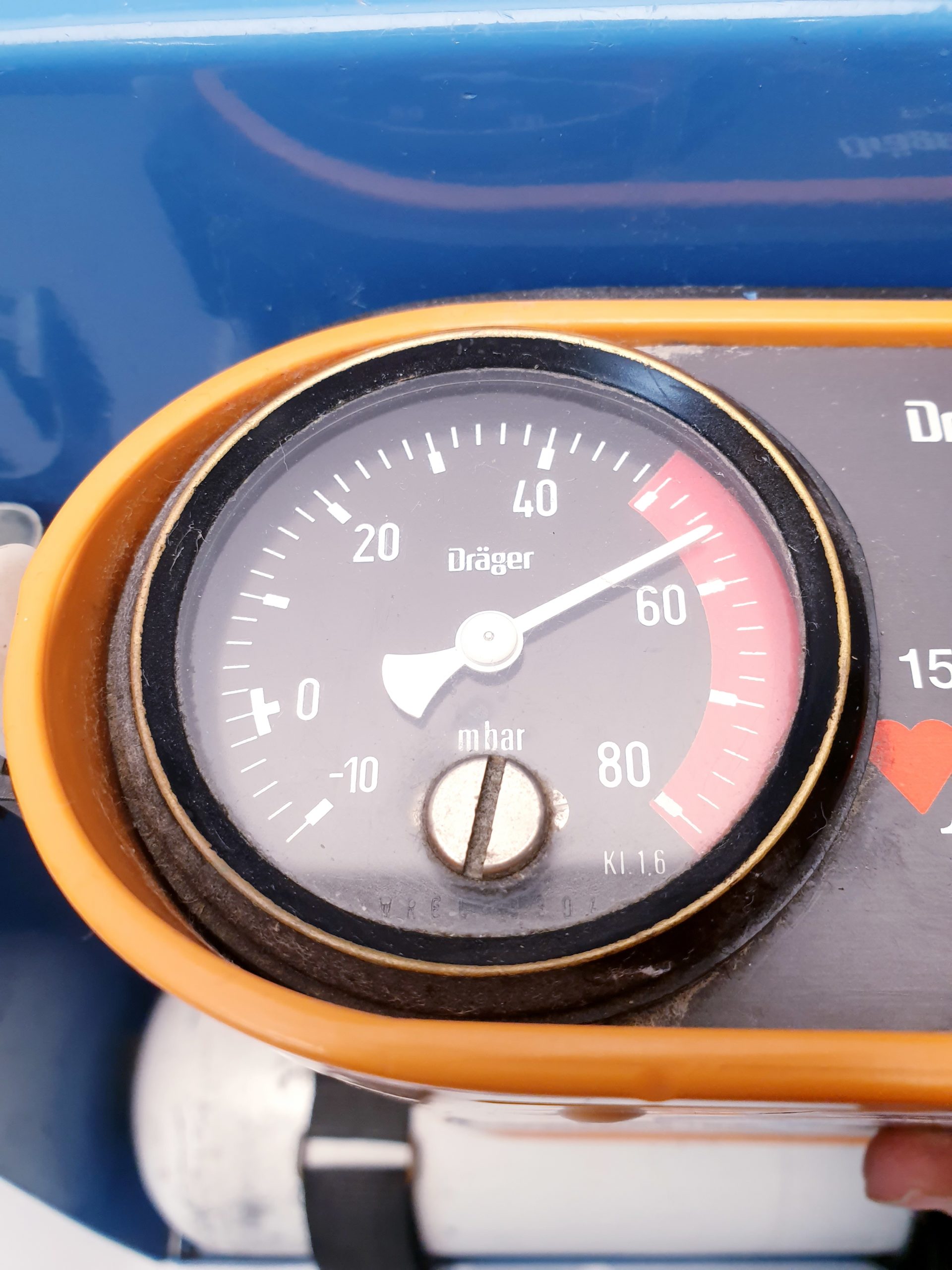 Dräger Oxylog mit Trageplatte – Bild 4