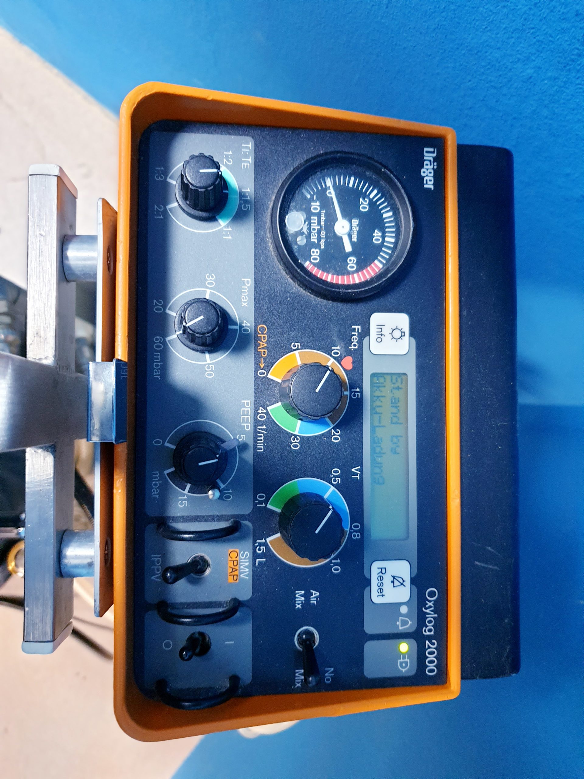 Draeger-Dräger Oxylog 2000 Notfallbeatmungsgerät - auf Fahrbarem Gestell – Bild 4