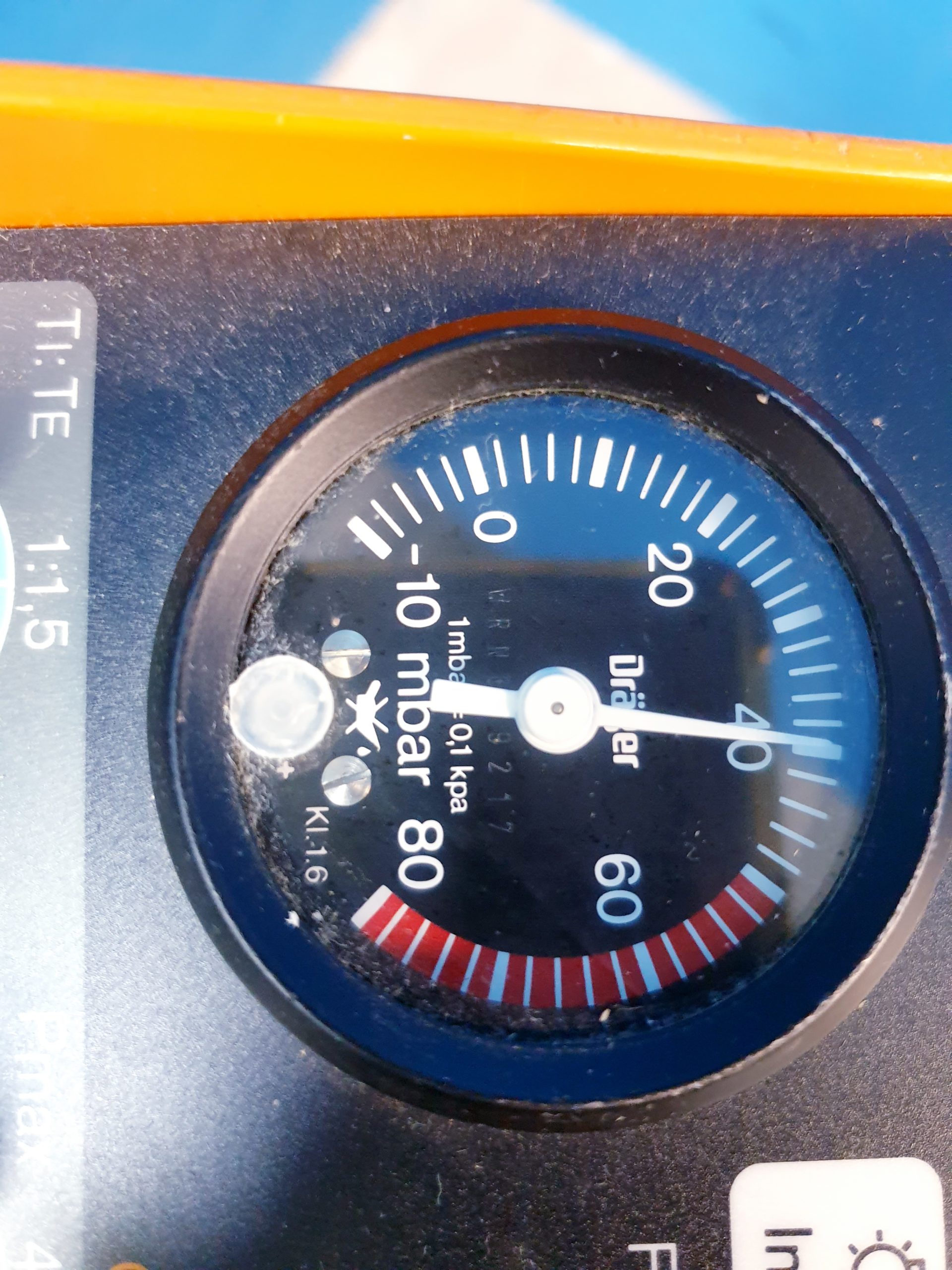 Draeger-Dräger Oxylog 2000 Notfallbeatmungsgerät - auf Fahrbarem Gestell – Bild 10