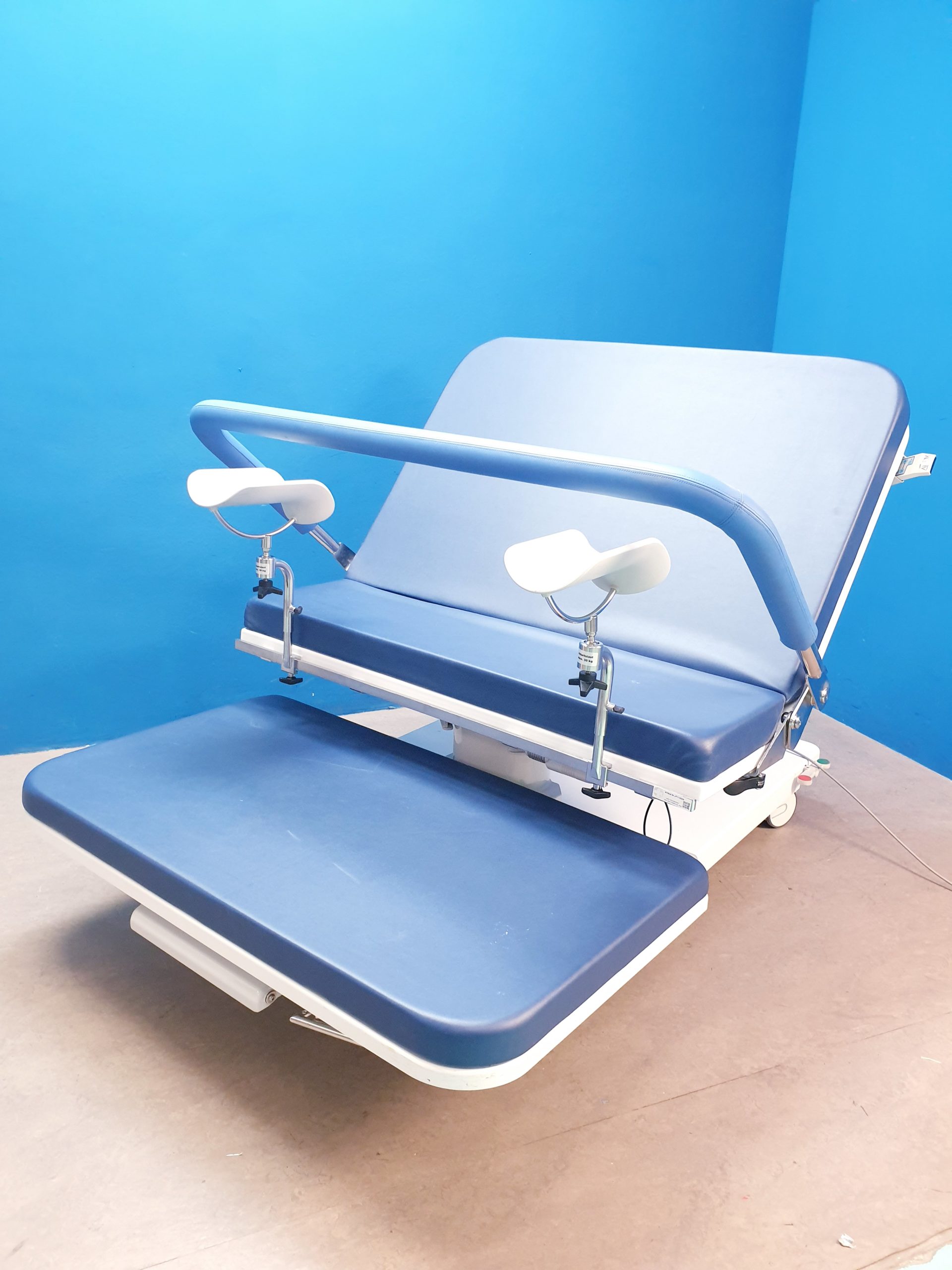 Vivipar Entbindungsbett mit Beinhalter – Bild 2