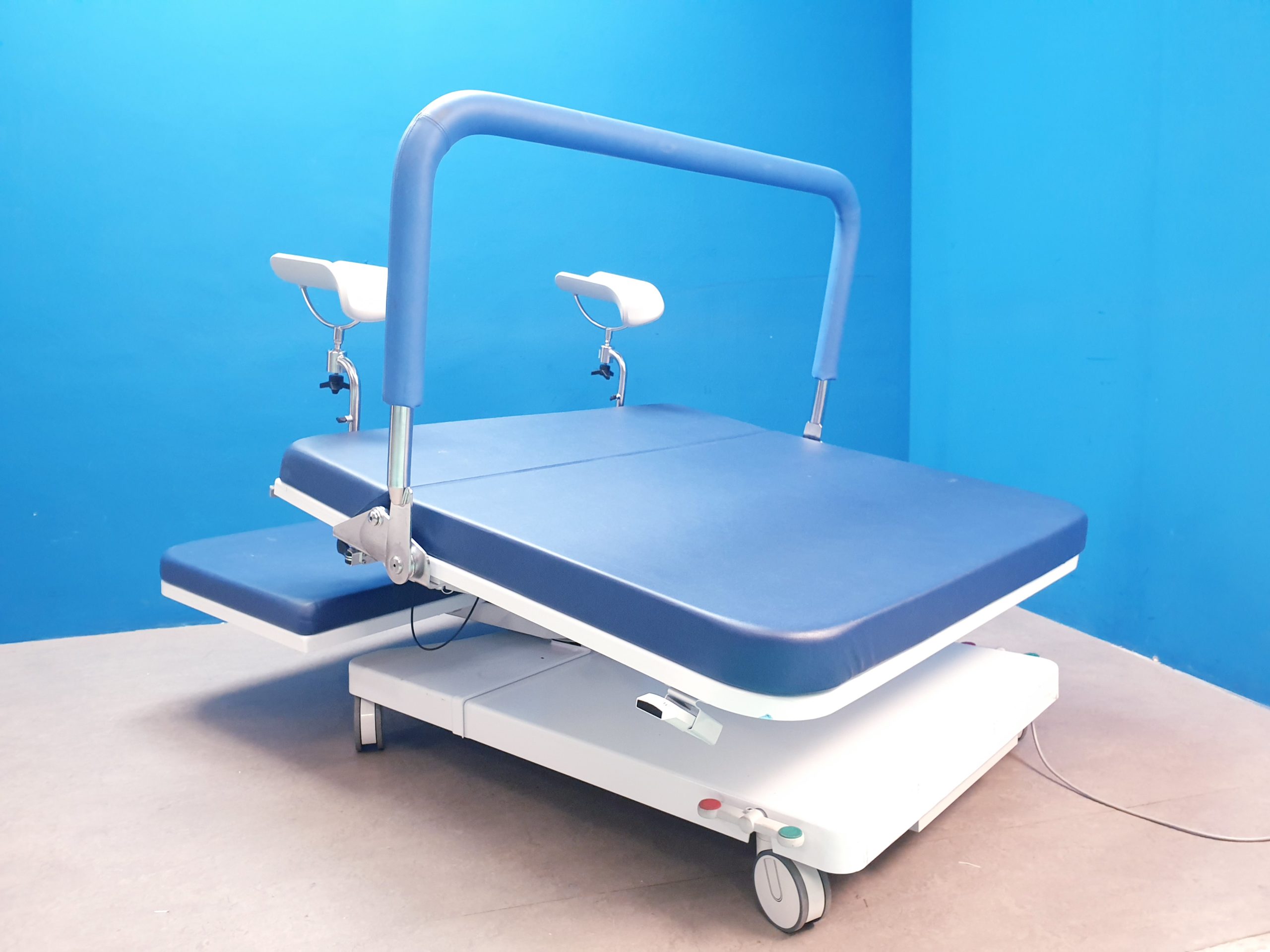 Vivipar Entbindungsbett mit Beinhalter – Bild 3