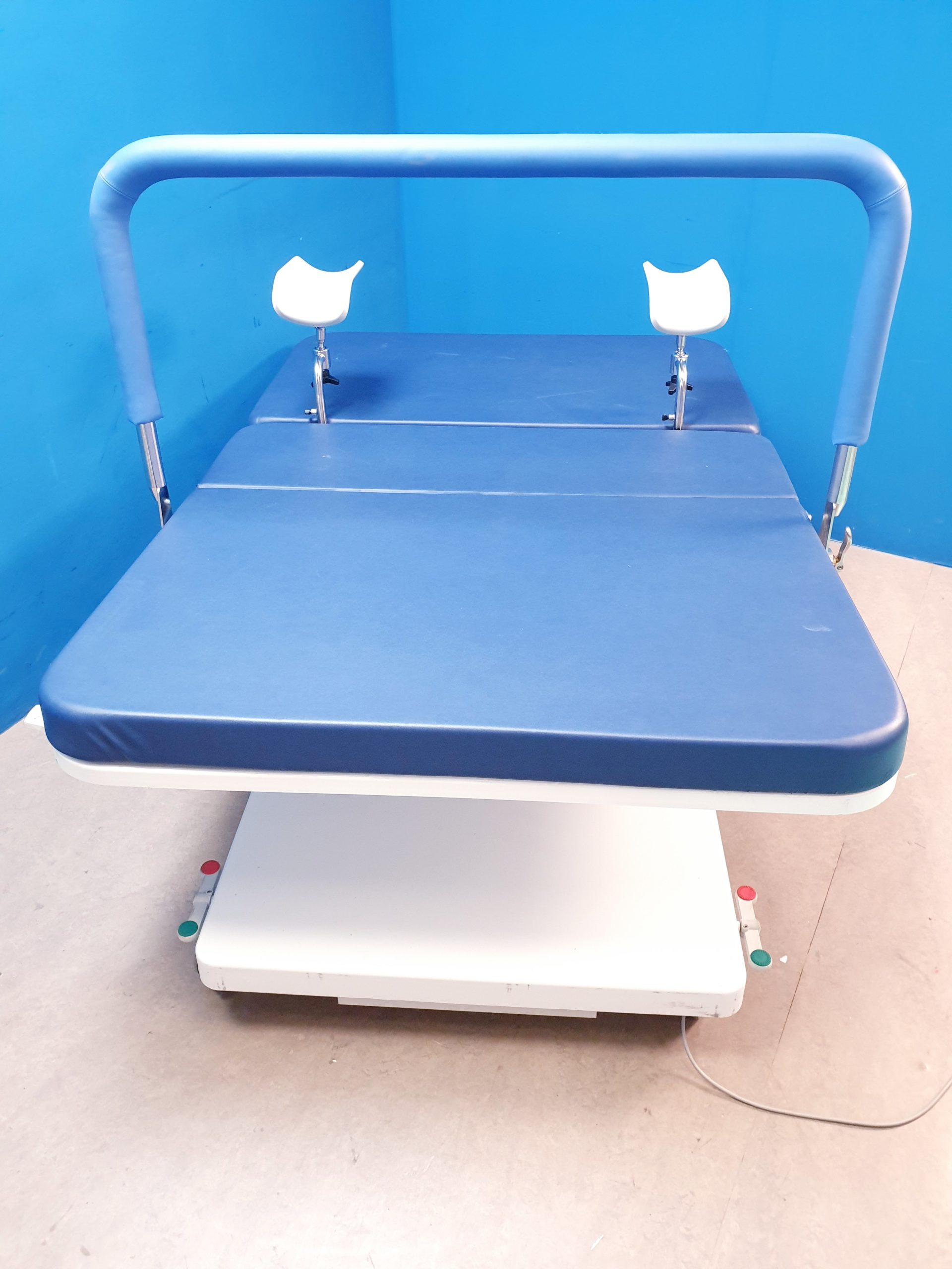 Vivipar Entbindungsbett mit Beinhalter – Bild 4