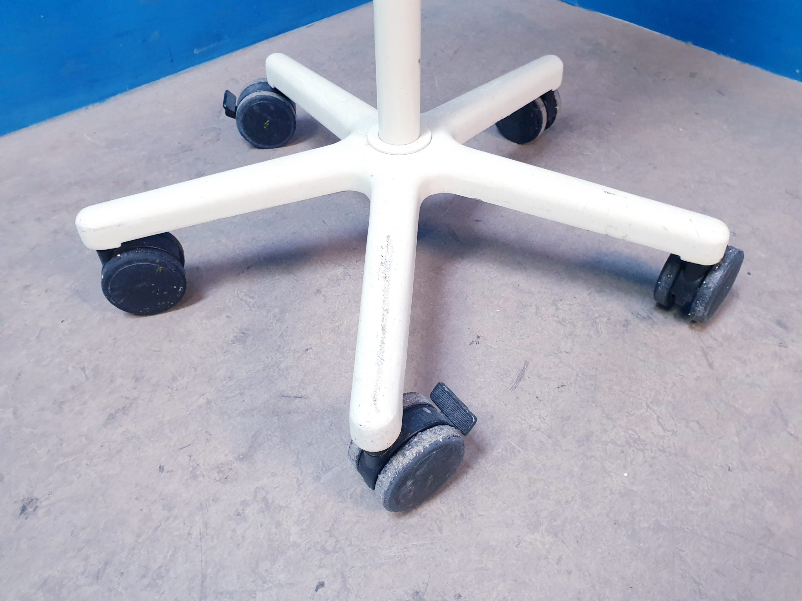 Draeger-Dräger Beatmungsgerät Dräger Babylog 8000 plus+fahrbarem Stativ – Bild 12