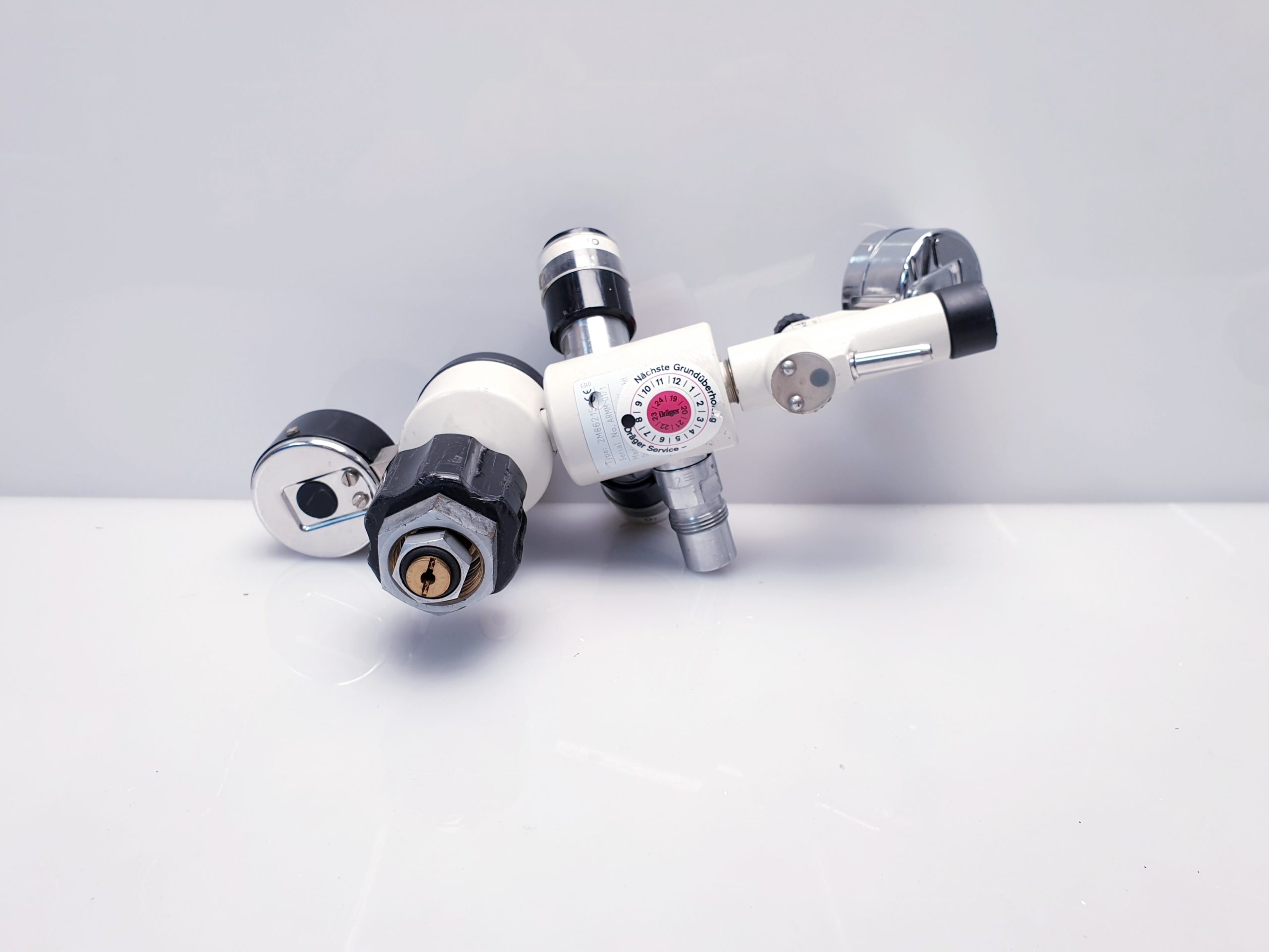 Draeger - Dräger 2M86210 Druckminderer Verteiler 2x Anschlüsse + 2x Brometer – Bild 7