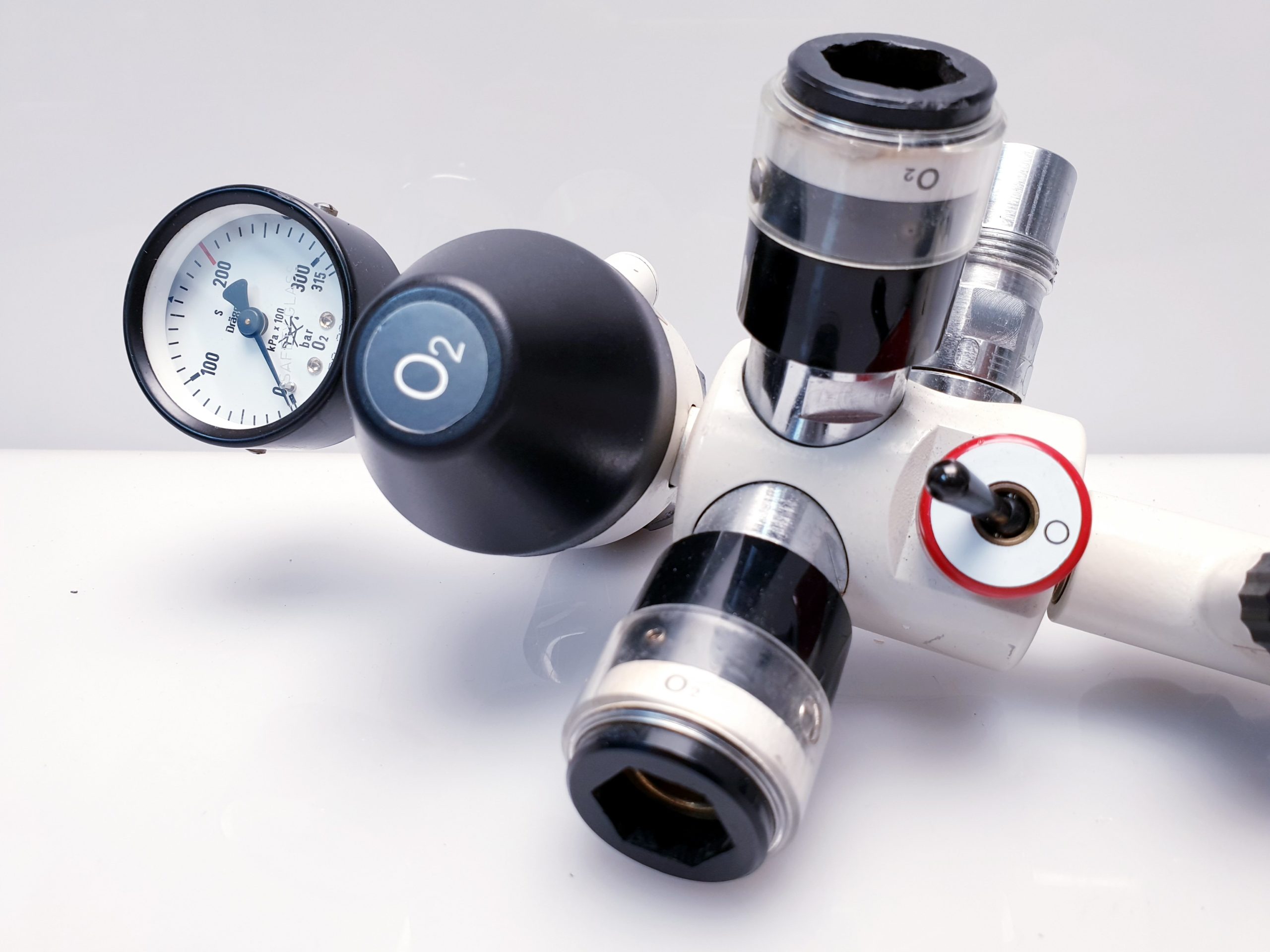 Draeger - Dräger 2M86210 Druckminderer Verteiler 2x Anschlüsse + 2x Brometer – Bild 9