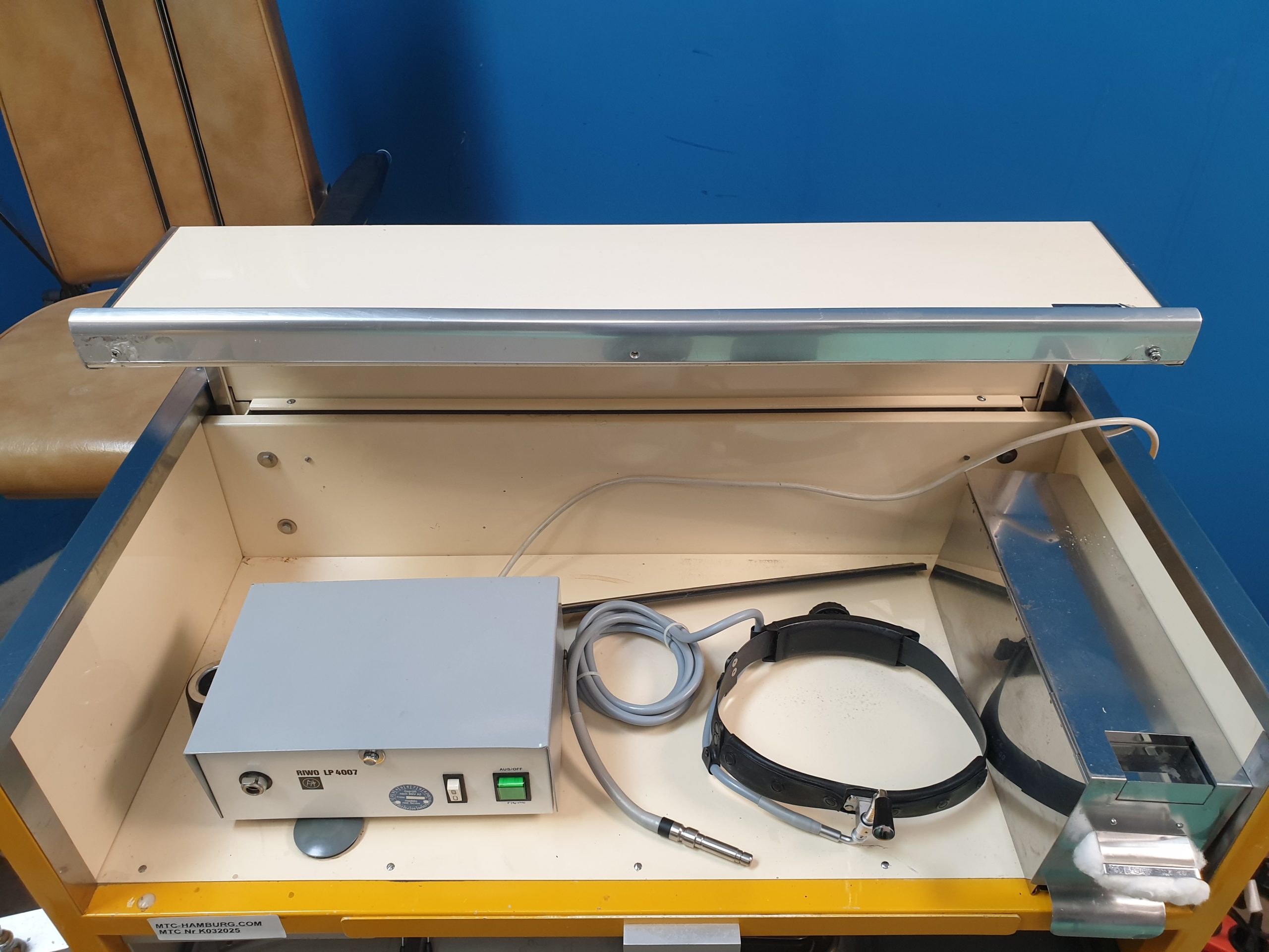 Atmos Practica 3 HNO Einheit + Instrumentenschrank, Mikroskop - Patientestuhl – Bild 6