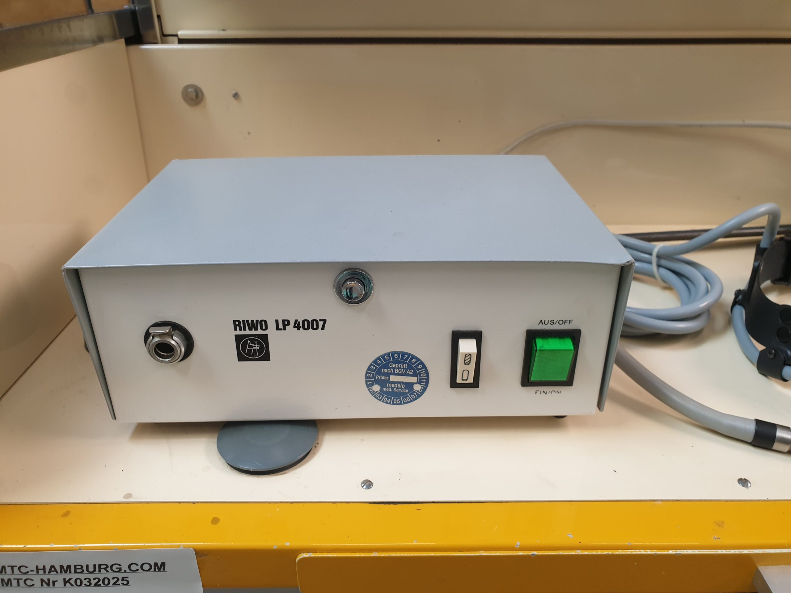 Atmos Practica 3 HNO Einheit + Instrumentenschrank, Mikroskop - Patientestuhl – Bild 8