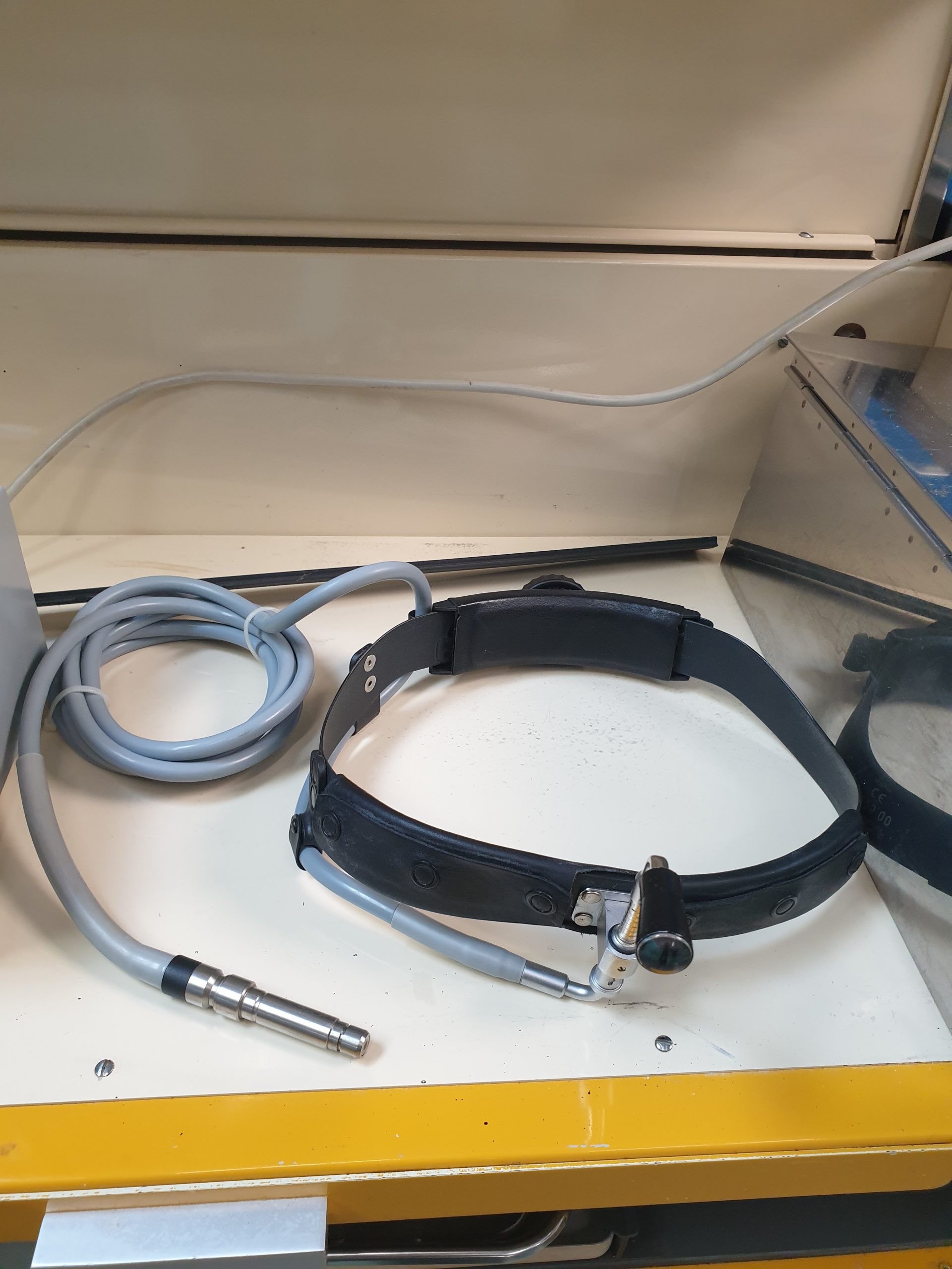 Atmos Practica 3 HNO Einheit + Instrumentenschrank, Mikroskop - Patientestuhl – Bild 9