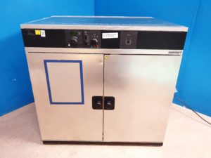 Memmert UNP 600  Incubator Wärmeschrank  250°C  256L Volumen