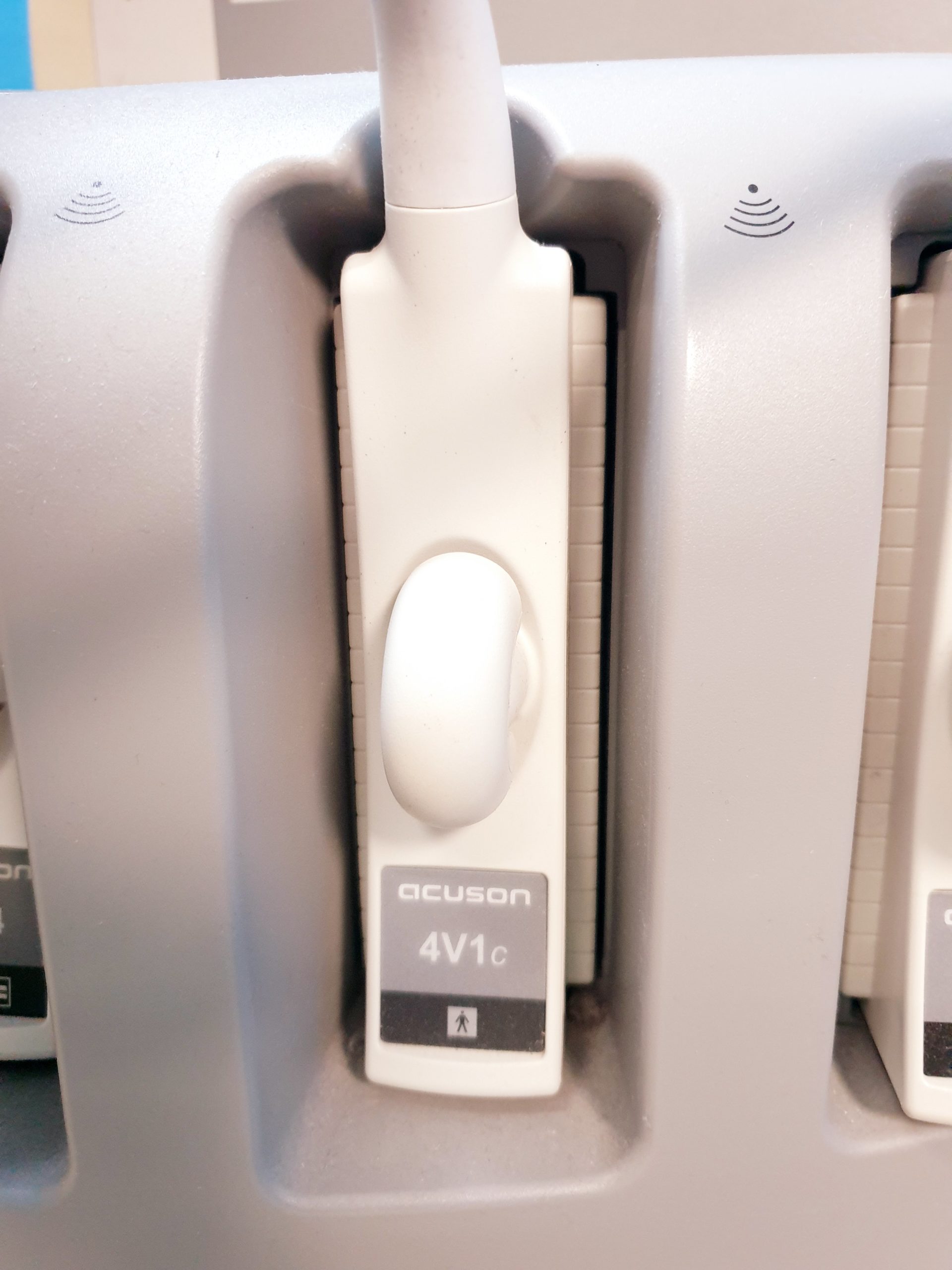 Siemens Acuson S2000 Baujahr 2011 mit drei Sonden Acuson 9L4, Acuson 4V1c, Acuson 4C1, – Bild 12