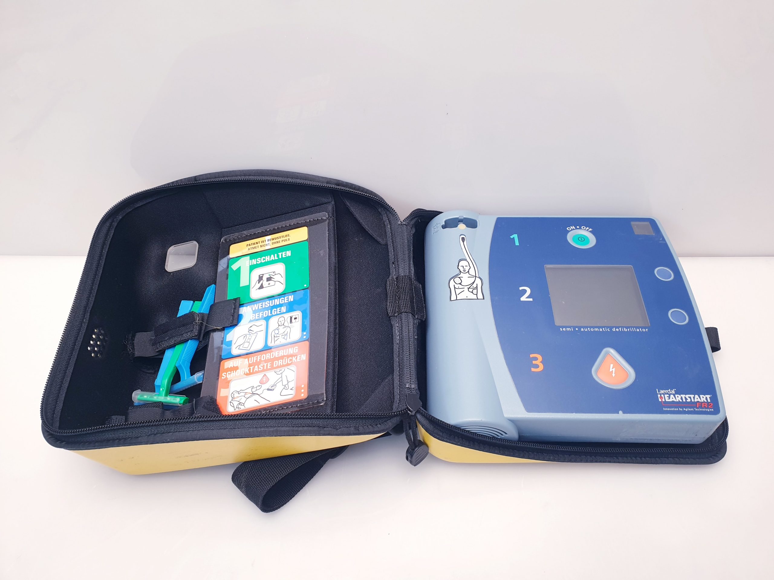Laerdal heartstart fr2 semi automatic Defibrillator mit Batterie – Bild 4