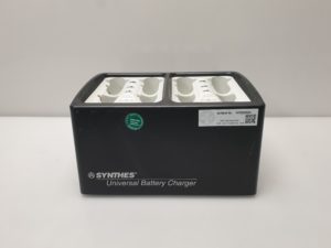 Synthes Universal 530-601 Batterieladegerät