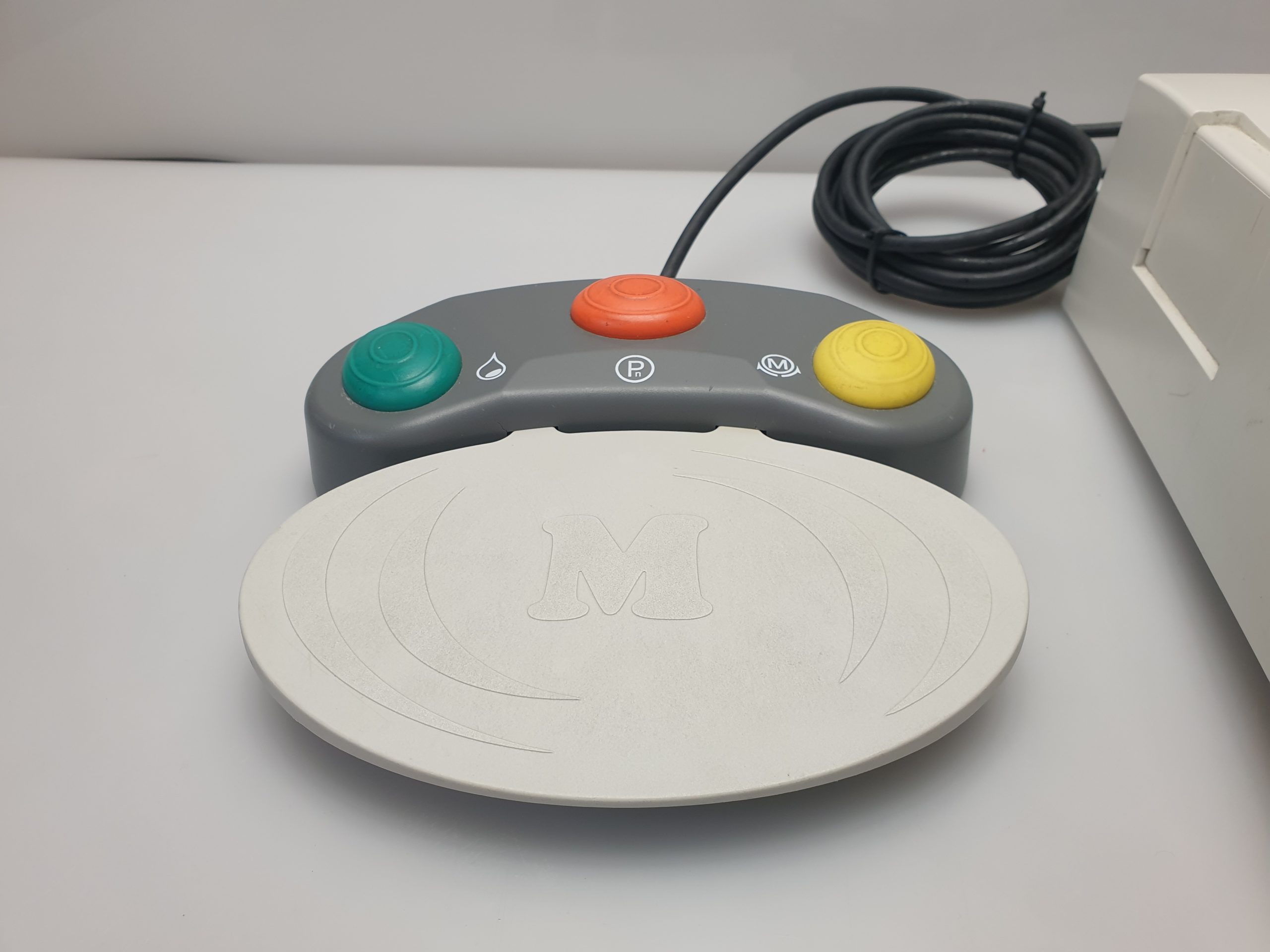 W&H elcoMED Typ SA-200 230 Dental-Chirurgie mit Fußschalter – Bild 7