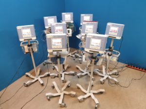 Philips Respironics Trilogy 100 Beatmungsgerät mit Gerätewagen