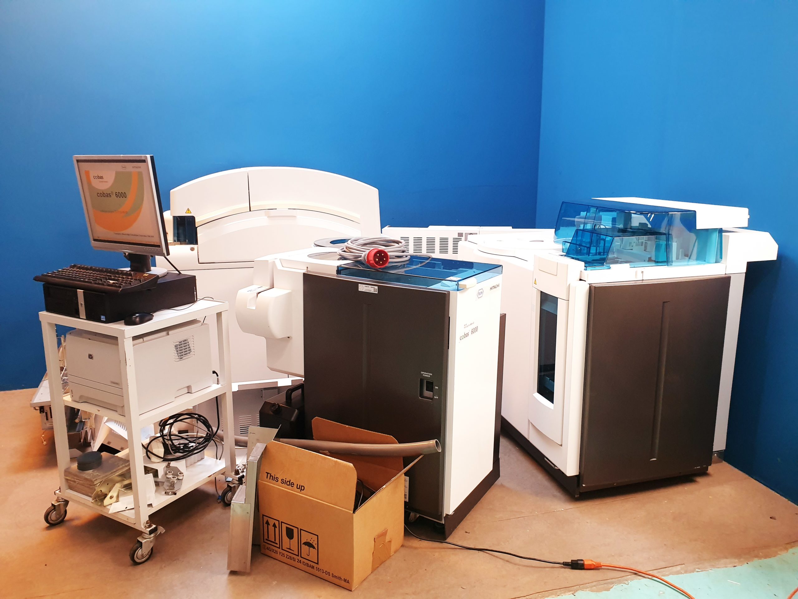 Roche Cobas 6000 Chemieanalysator mit cobas 501s c E Extension Iwaki magnet pump – Bild 4