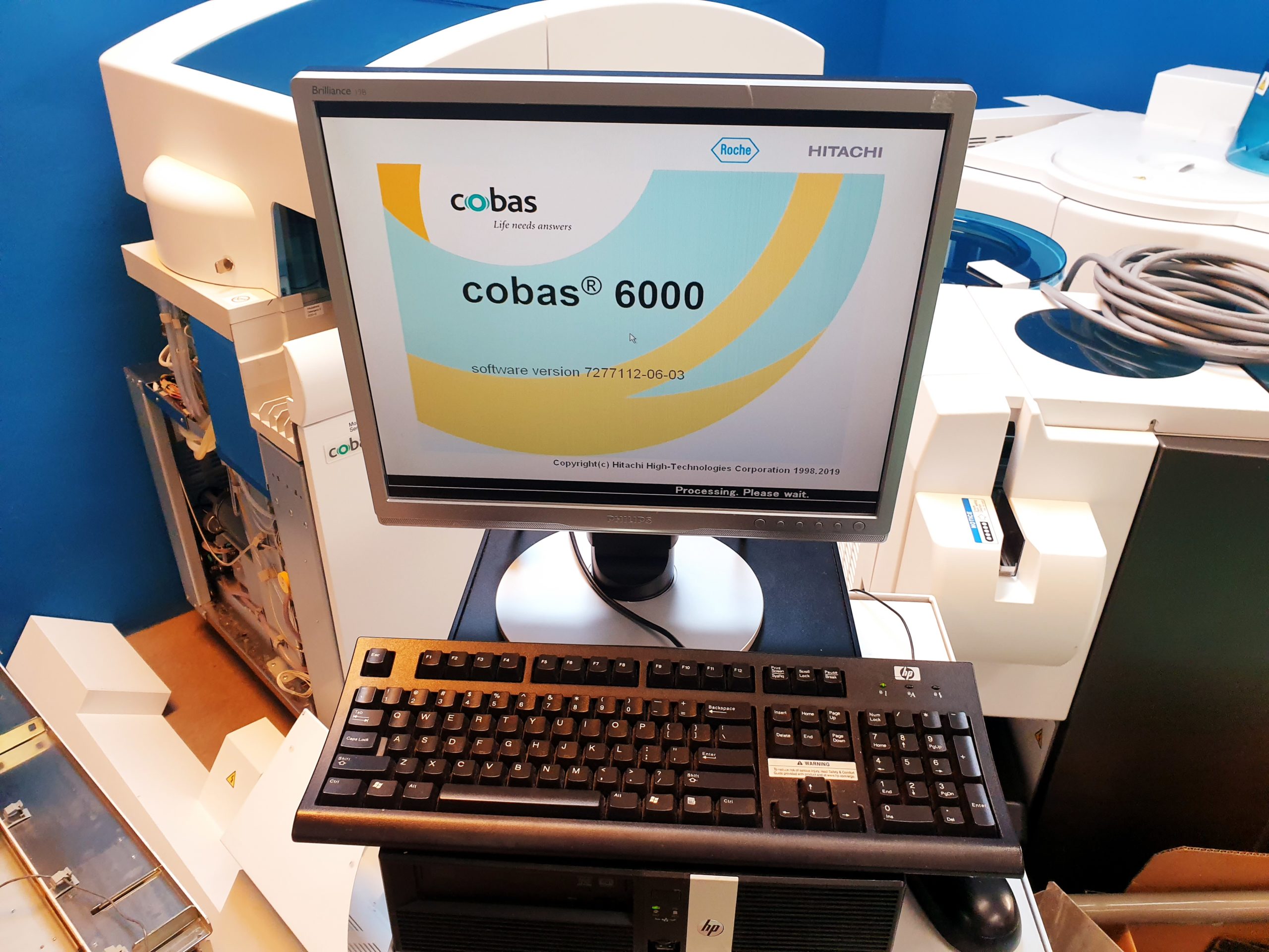 Roche Cobas 6000 Chemieanalysator mit cobas 501s c E Extension Iwaki magnet pump – Bild 5