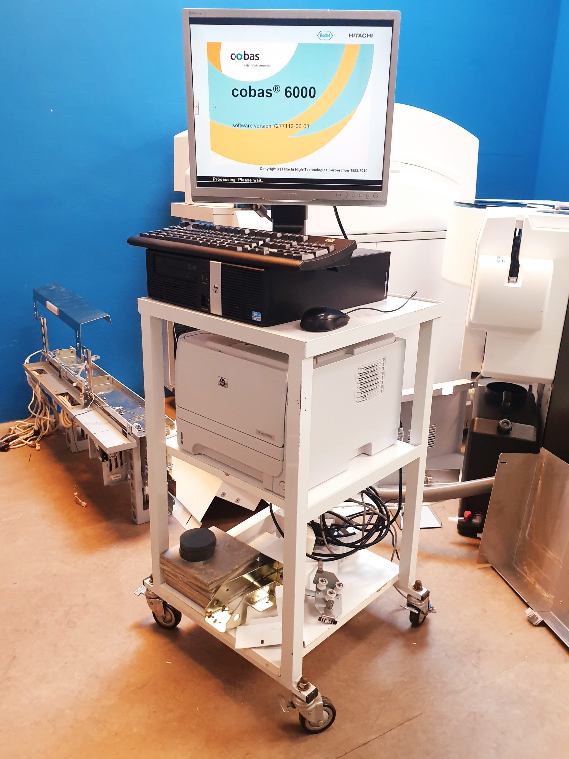 Roche Cobas 6000 Chemieanalysator mit cobas 501s c E Extension Iwaki magnet pump – Bild 7