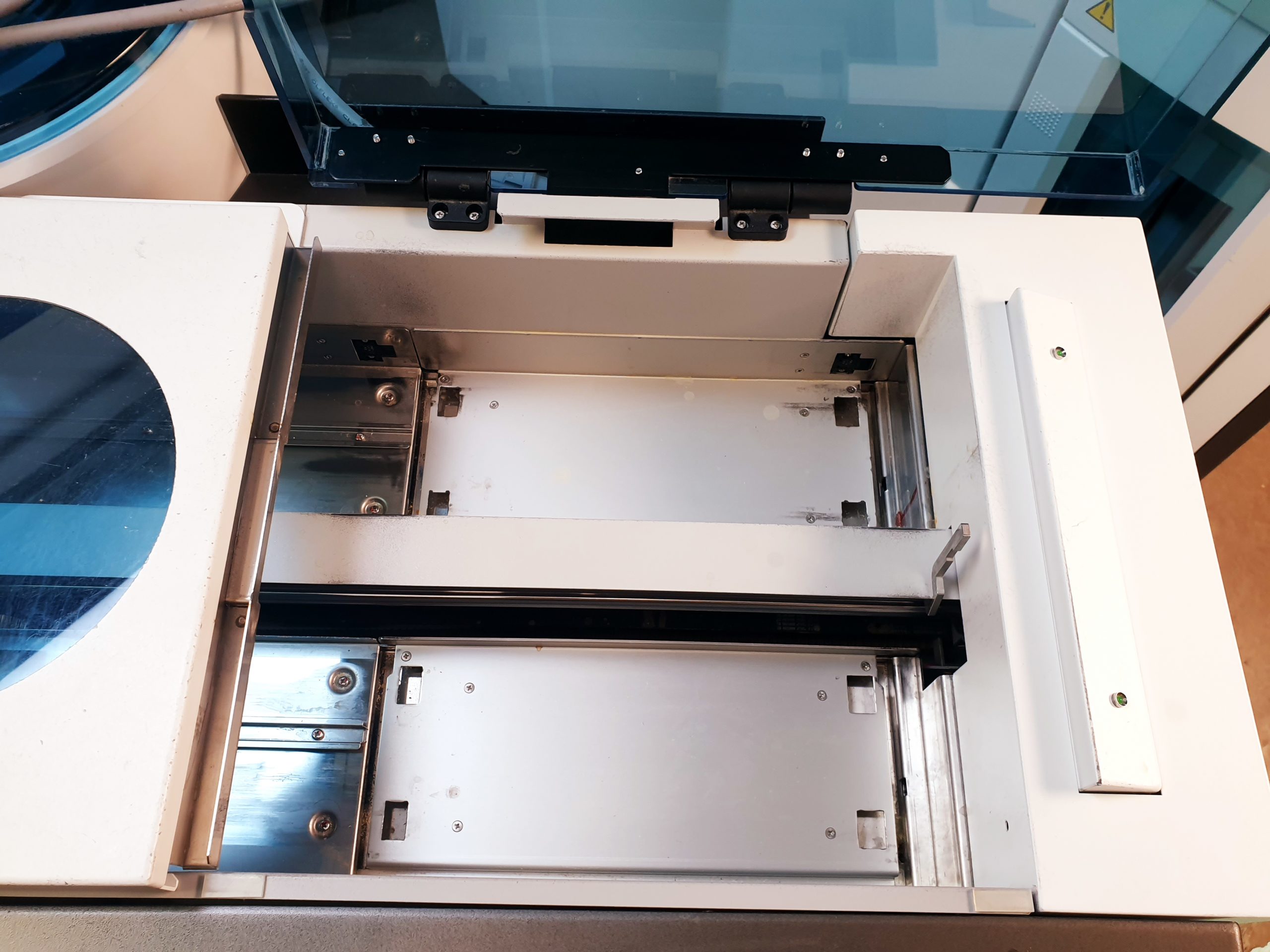 Roche Cobas 6000 Chemieanalysator mit cobas 501s c E Extension Iwaki magnet pump – Bild 18