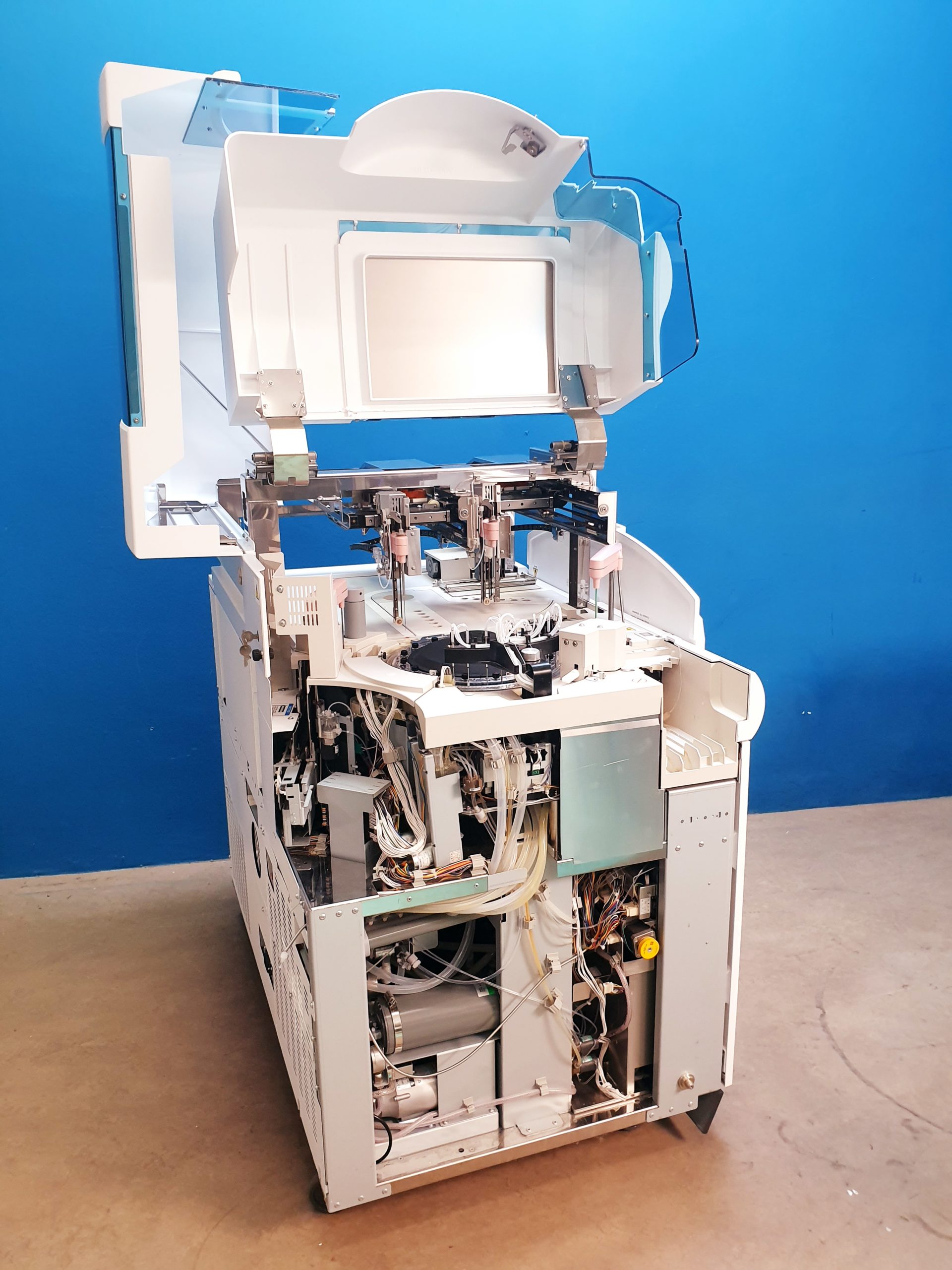 Roche Cobas 6000 Chemieanalysator mit cobas 501s c E Extension Iwaki magnet pump – Bild 27