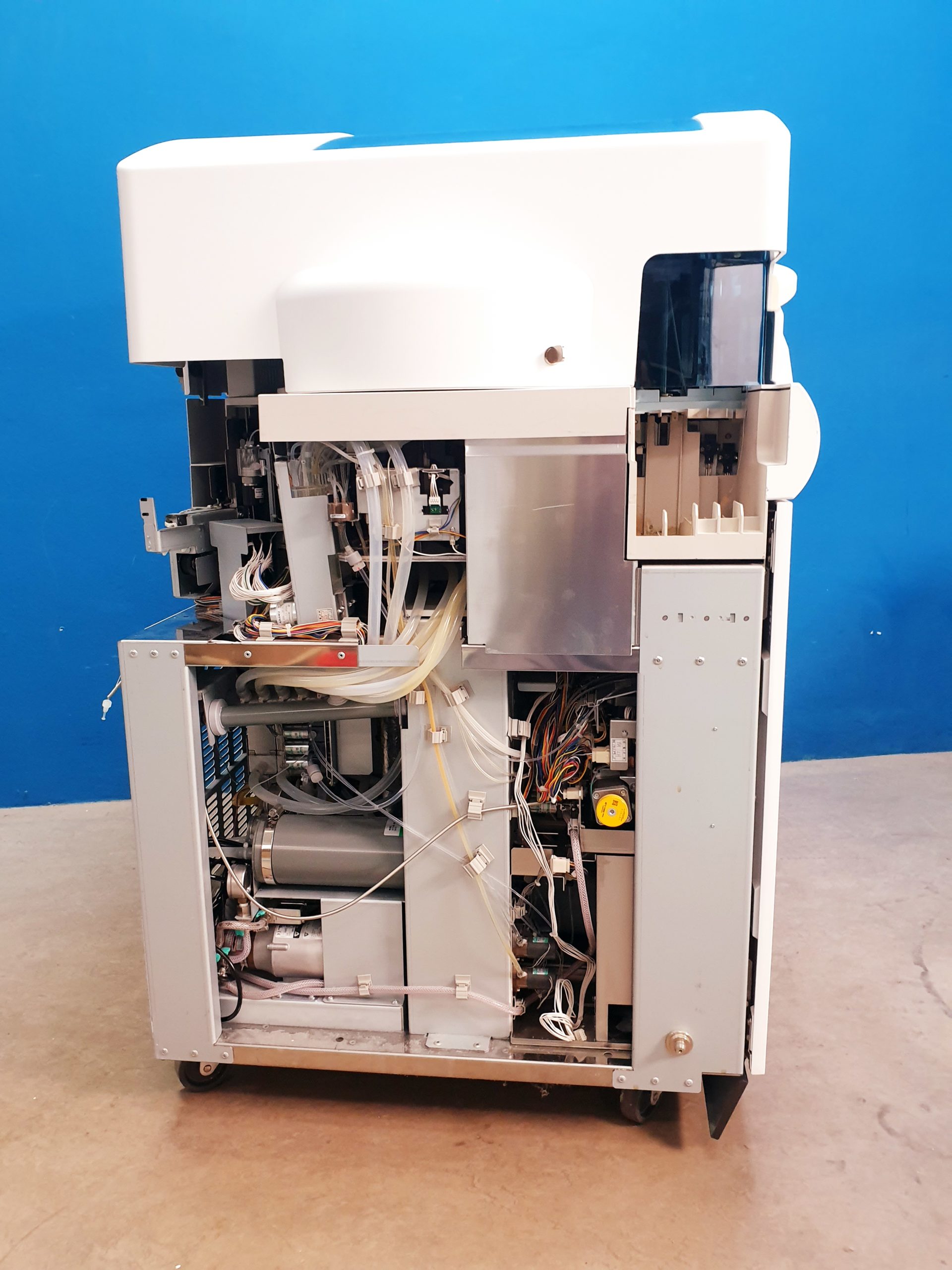 Roche Cobas 6000 Chemieanalysator mit cobas 501s c E Extension Iwaki magnet pump – Bild 30