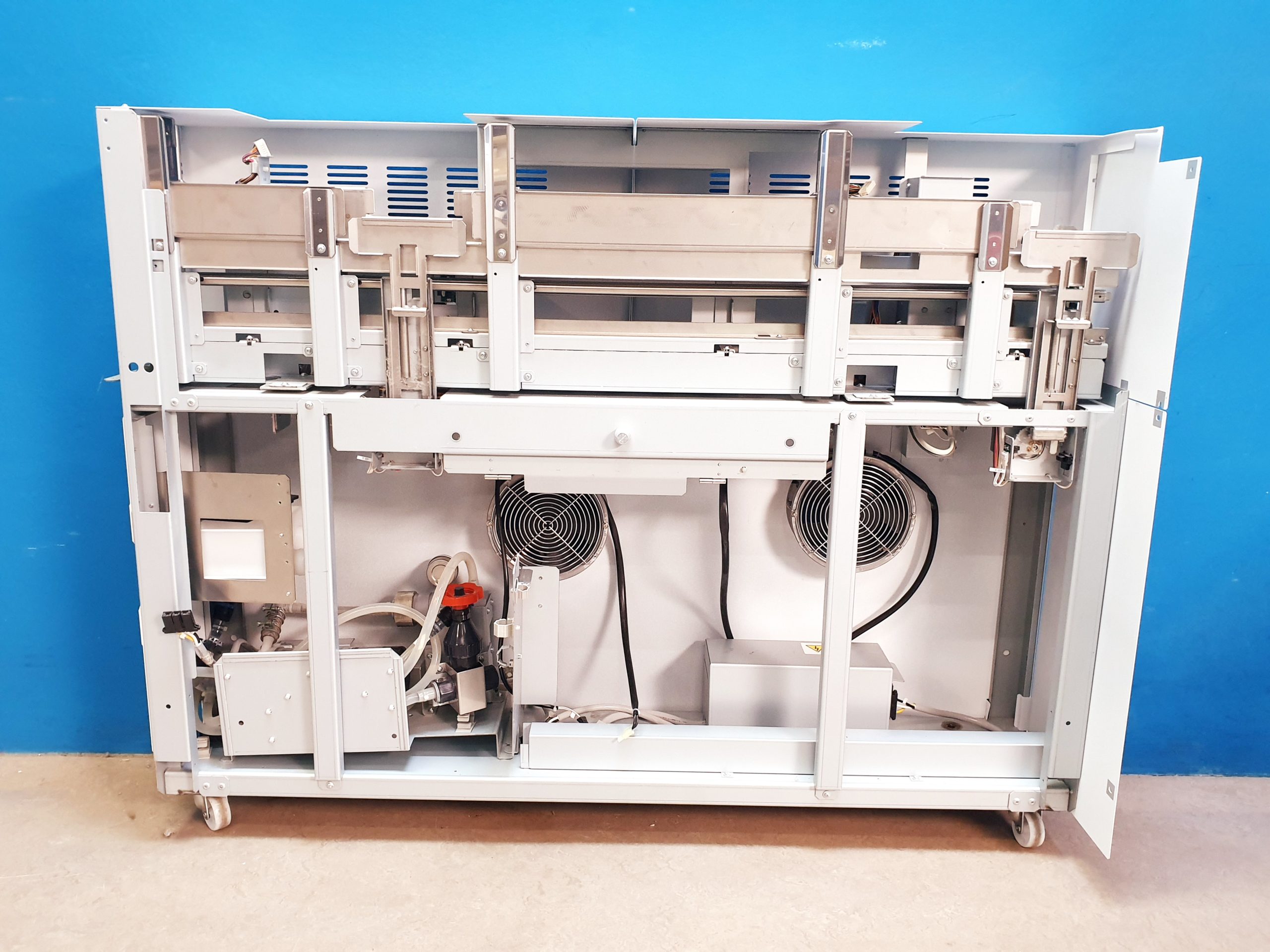 Roche Cobas 6000 Chemieanalysator mit cobas 501s c E Extension Iwaki magnet pump – Bild 34