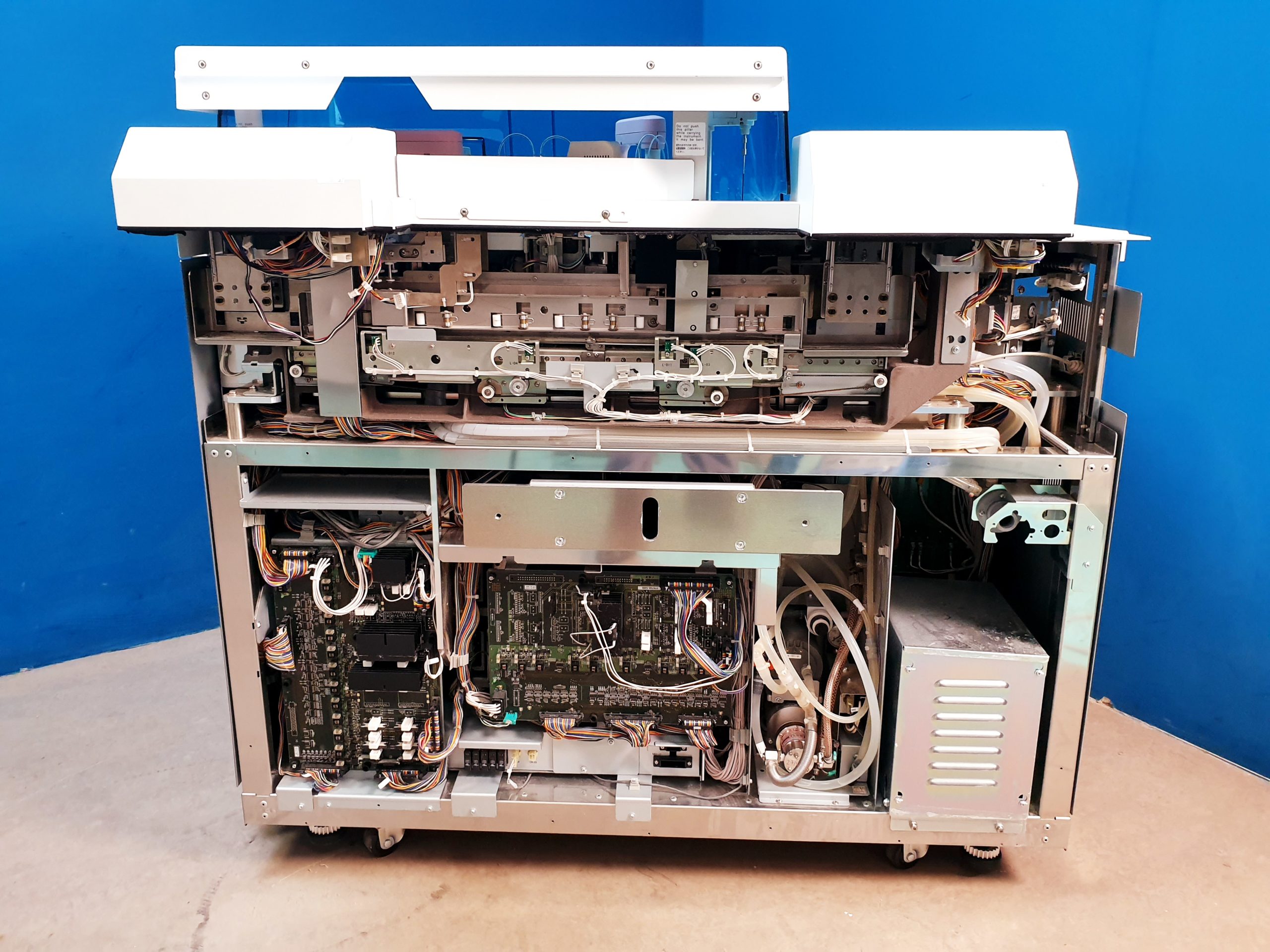 Roche Cobas 6000 Chemieanalysator mit cobas 501s c E Extension Iwaki magnet pump – Bild 46