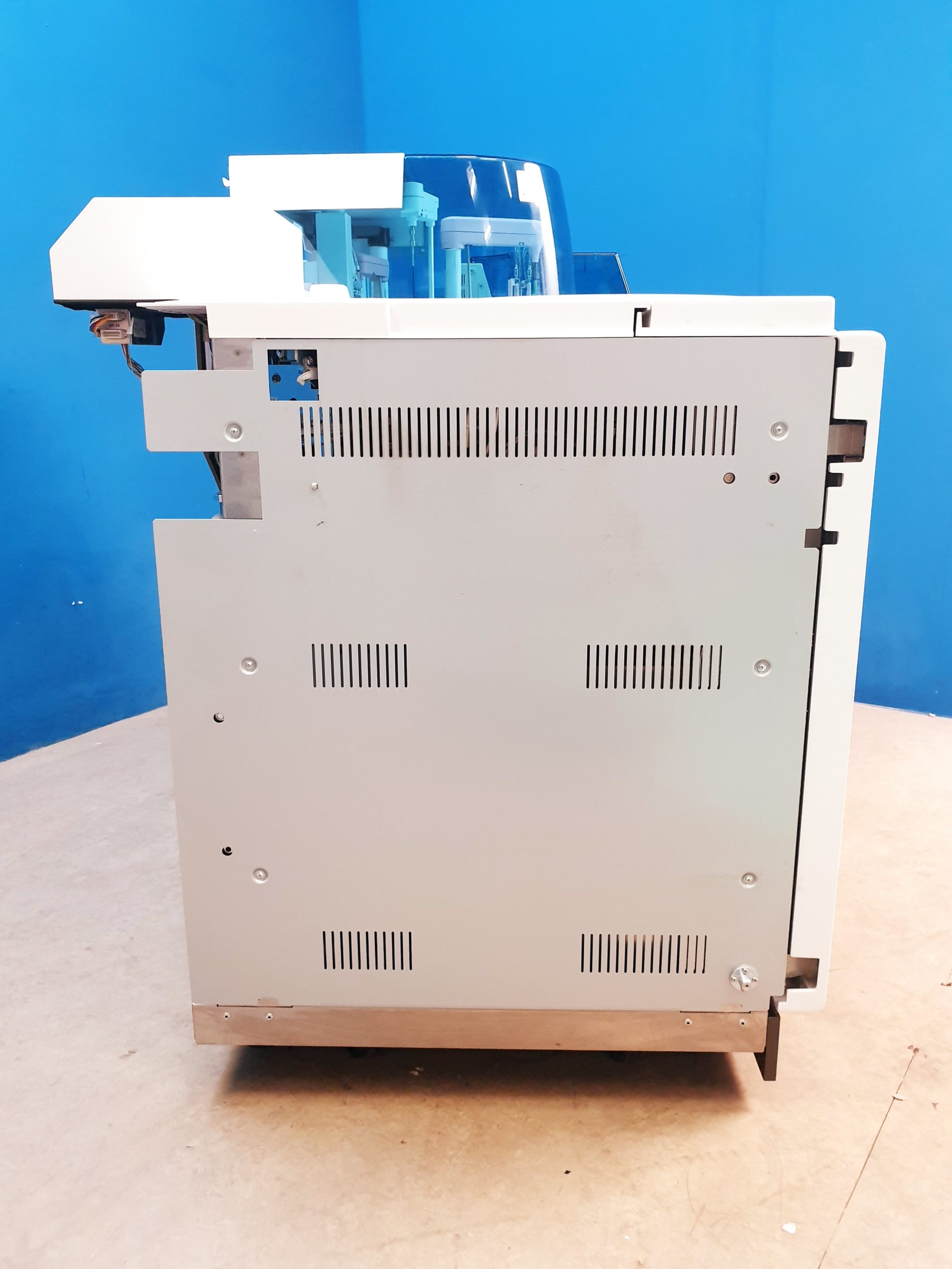 Roche Cobas 6000 Chemieanalysator mit cobas 501s c E Extension Iwaki magnet pump – Bild 47