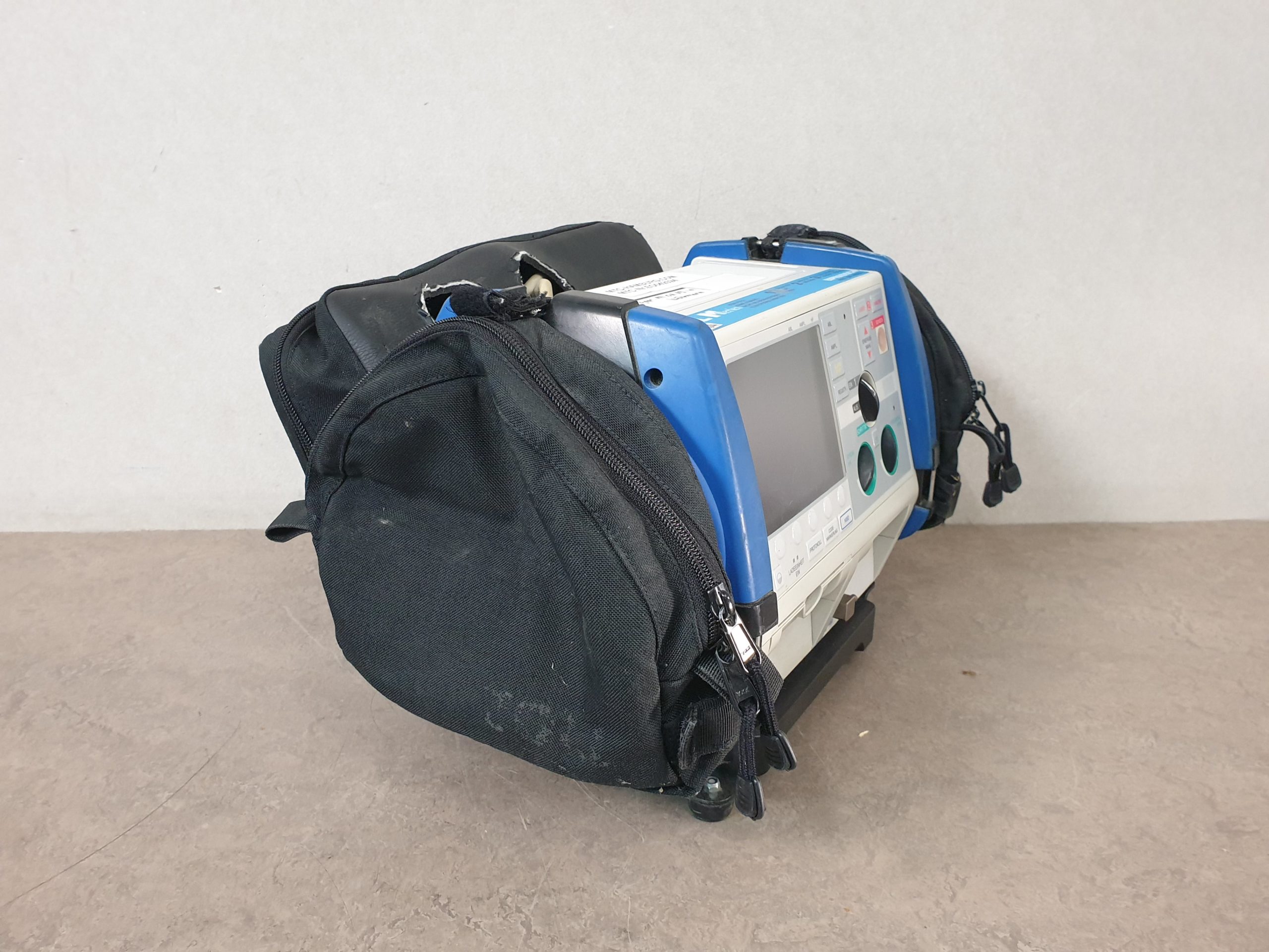Zoll M Series BIPHASIC 200 Mit 2 Taschen - Defibrillator – Bild 7