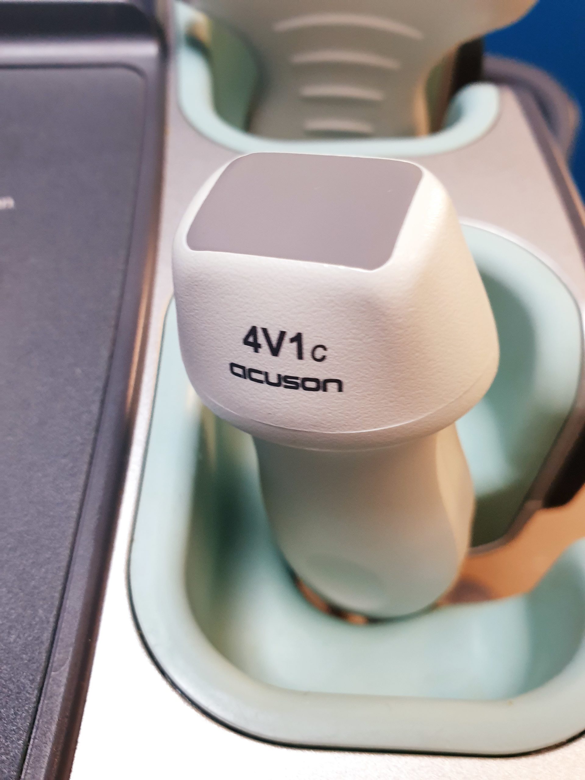 Siemens Acuson X700 Farbdoppler + 6C2 + 4V1c Echo – Bild 7